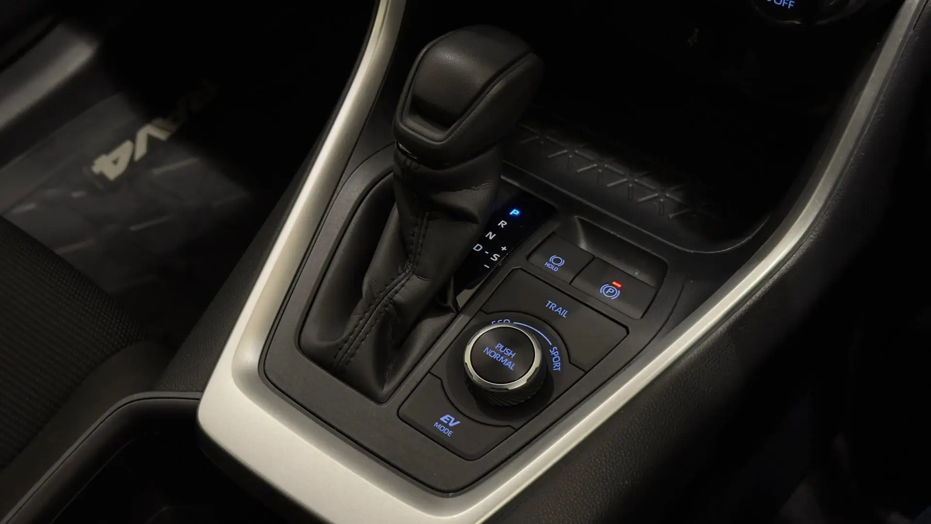 2022 Toyota RAV4 Gallery Image 13