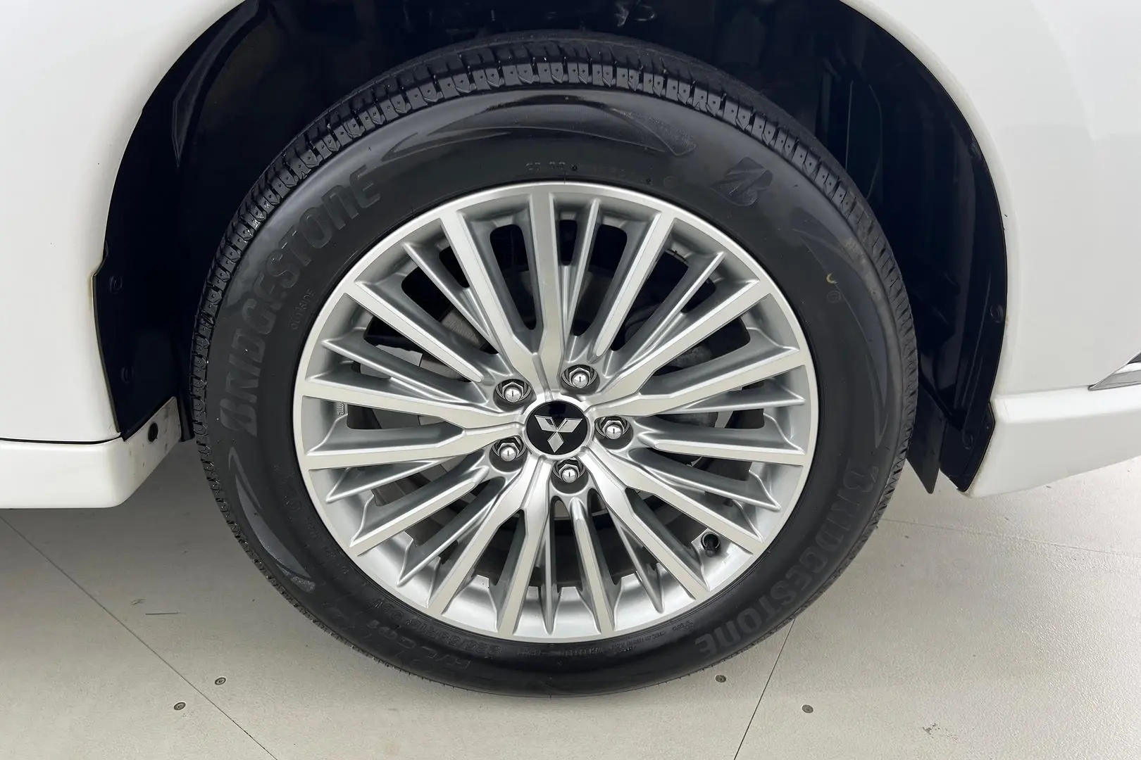 2018 Mitsubishi Outlander Gallery Image 11