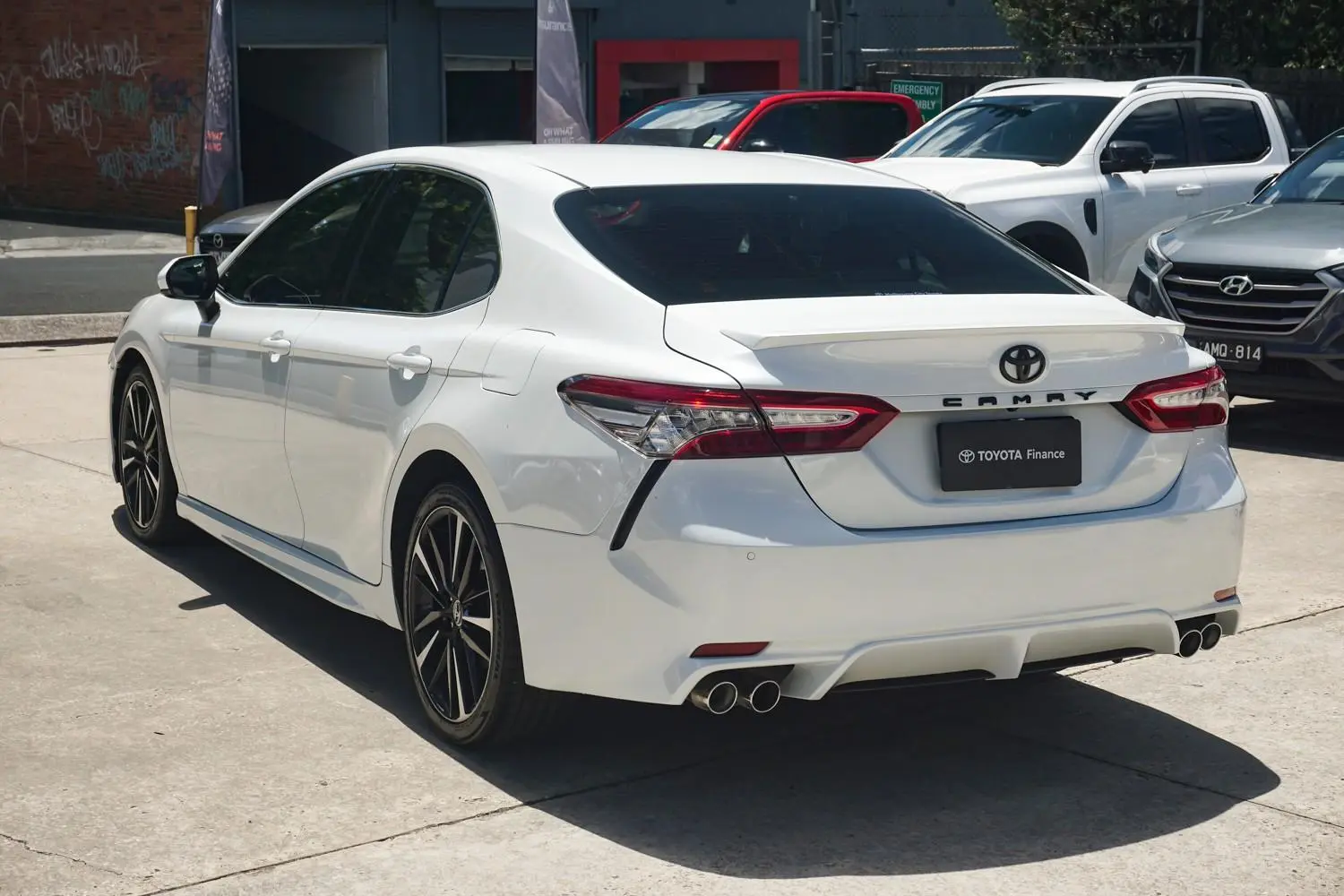 2019 Toyota Camry Gallery Image 2