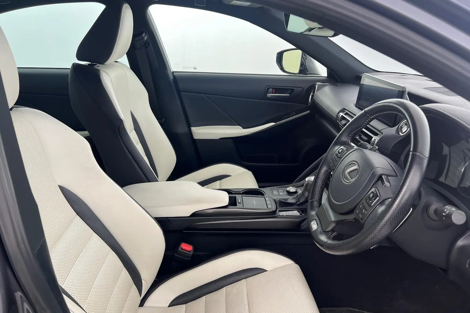 2021 Lexus IS Gallery Image 11