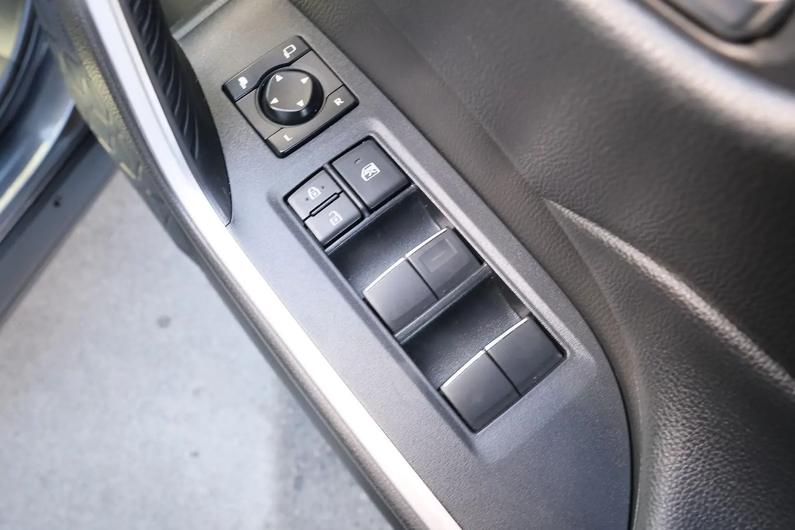 2020 Toyota RAV4 Gallery Image 12