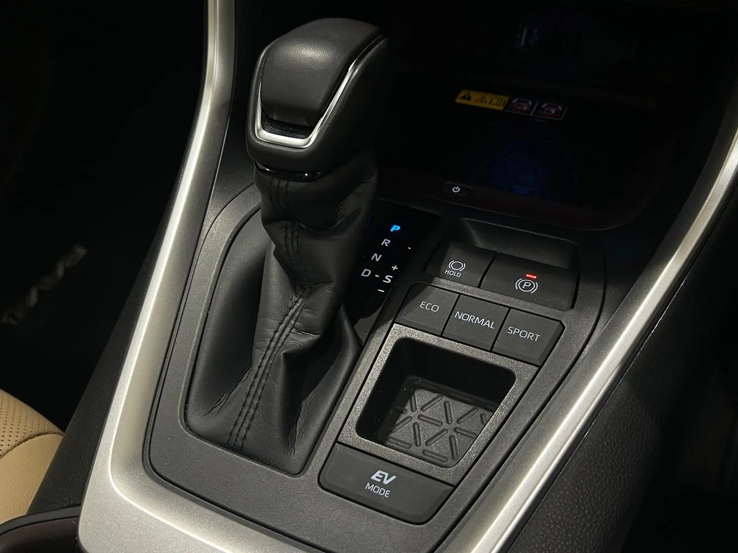2024 Toyota RAV4 Gallery Image 16