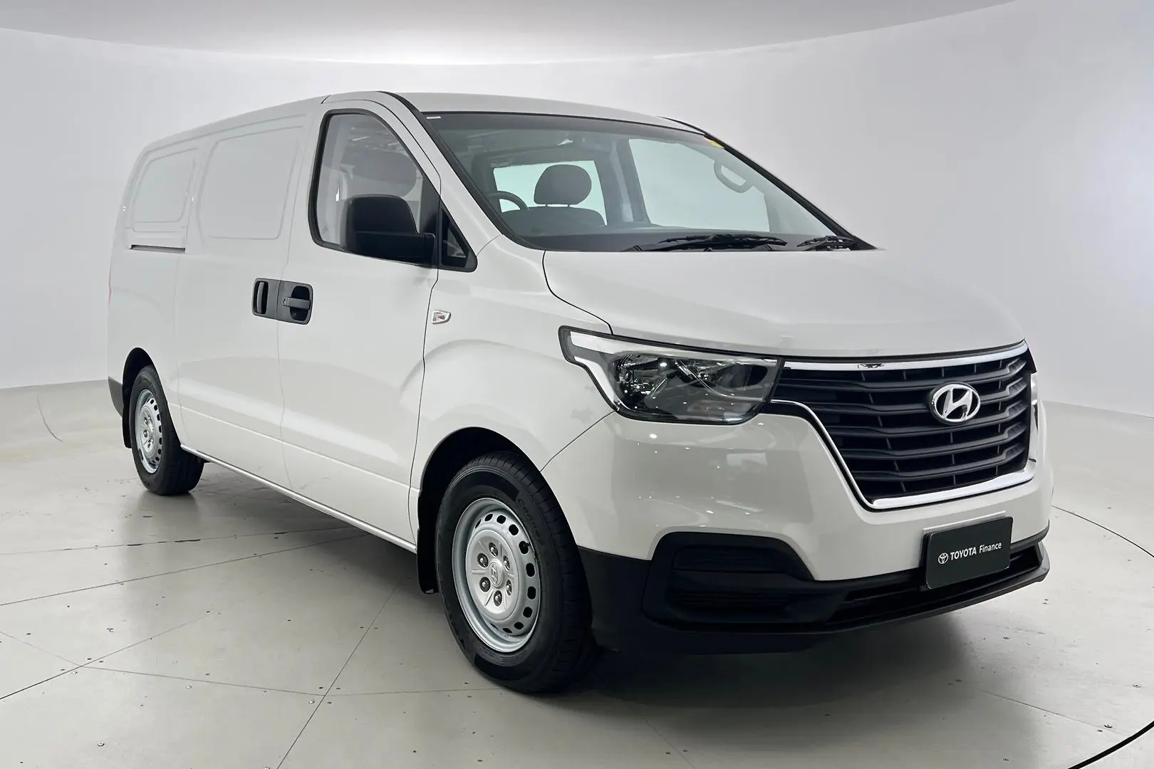 2021 Hyundai iLoad Gallery Image 1