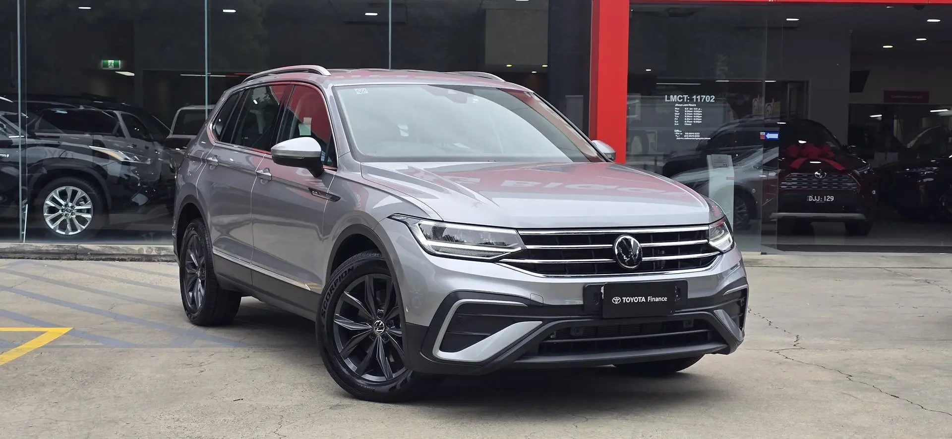 2023 Volkswagen Tiguan Gallery Image 1