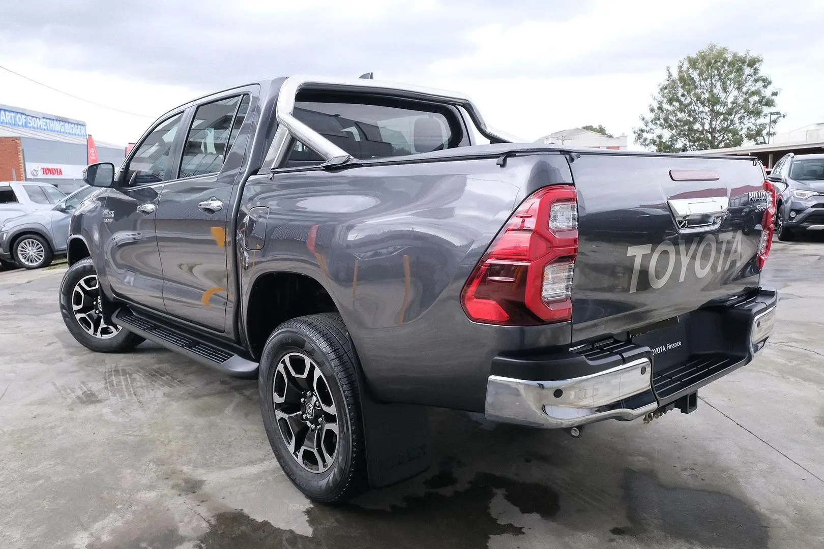 2021 Toyota Hilux Gallery Image 2