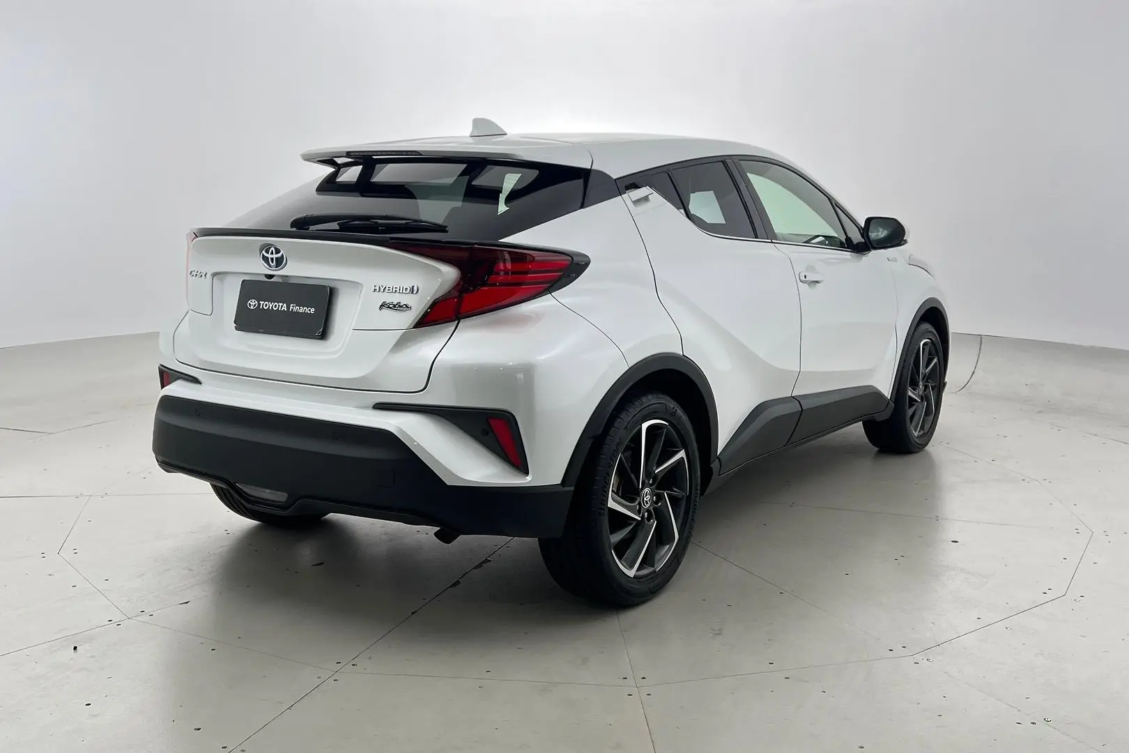 2022 Toyota C-HR Gallery Image 4