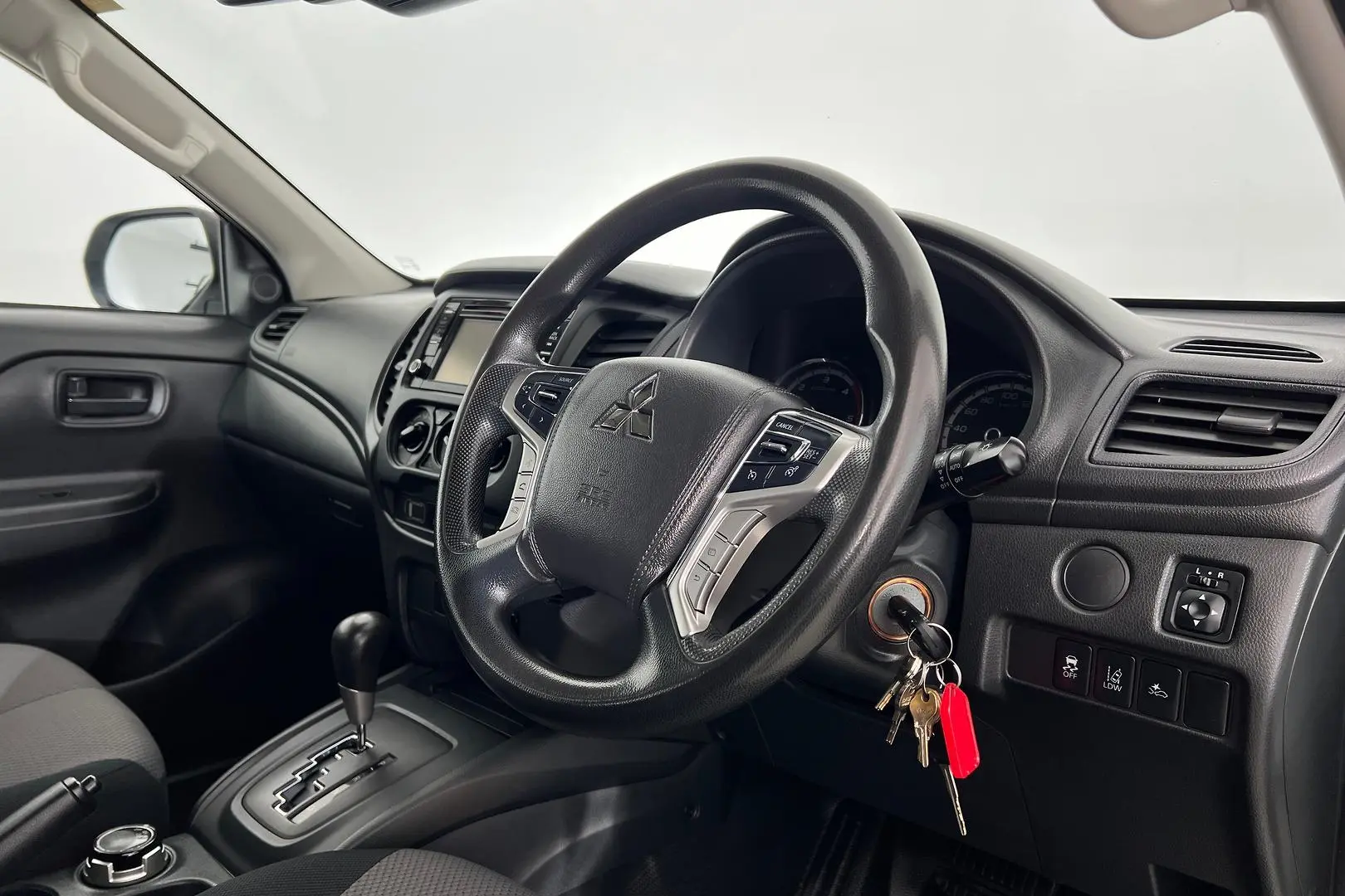 2019 Mitsubishi Triton Gallery Image 2