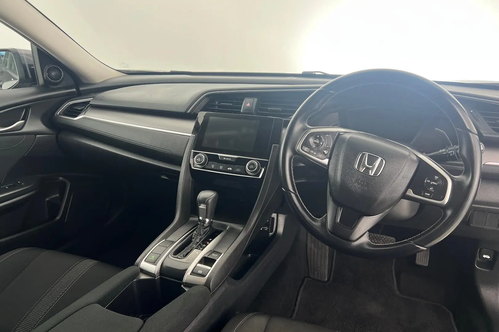 2018 Honda Civic Gallery Image 12