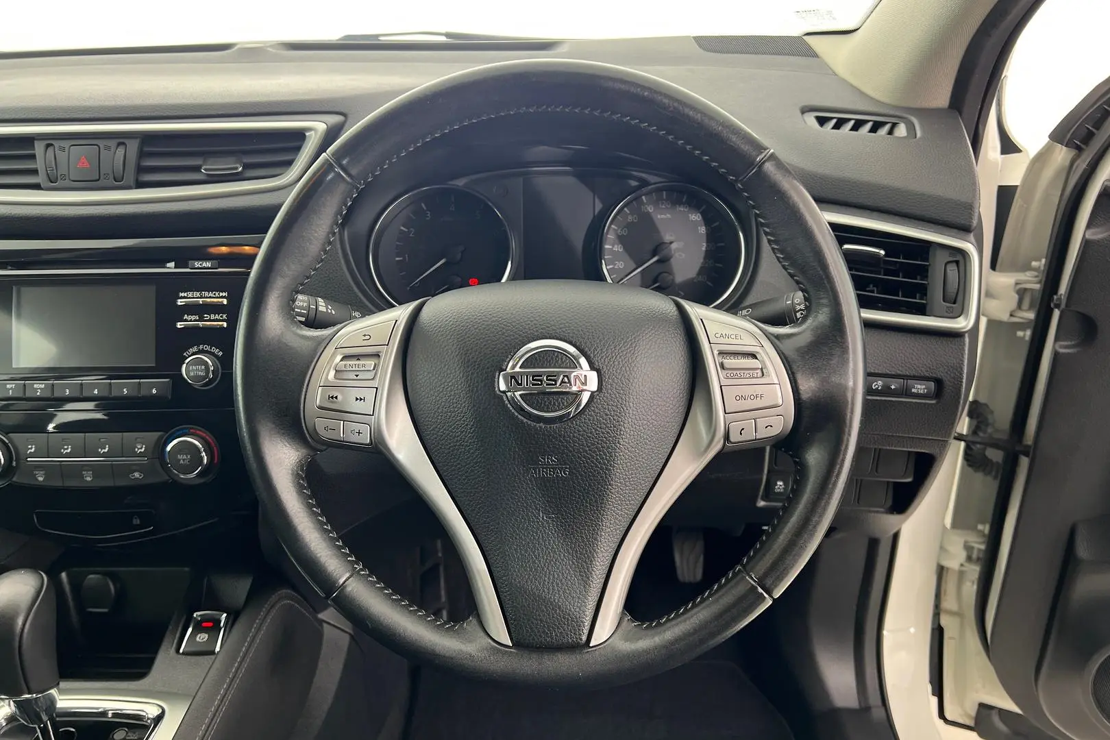 2015 Nissan QASHQAI Gallery Image 15