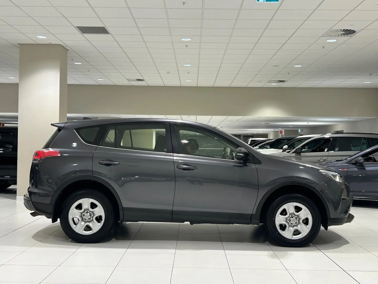 2017 Toyota RAV4 Gallery Image 2