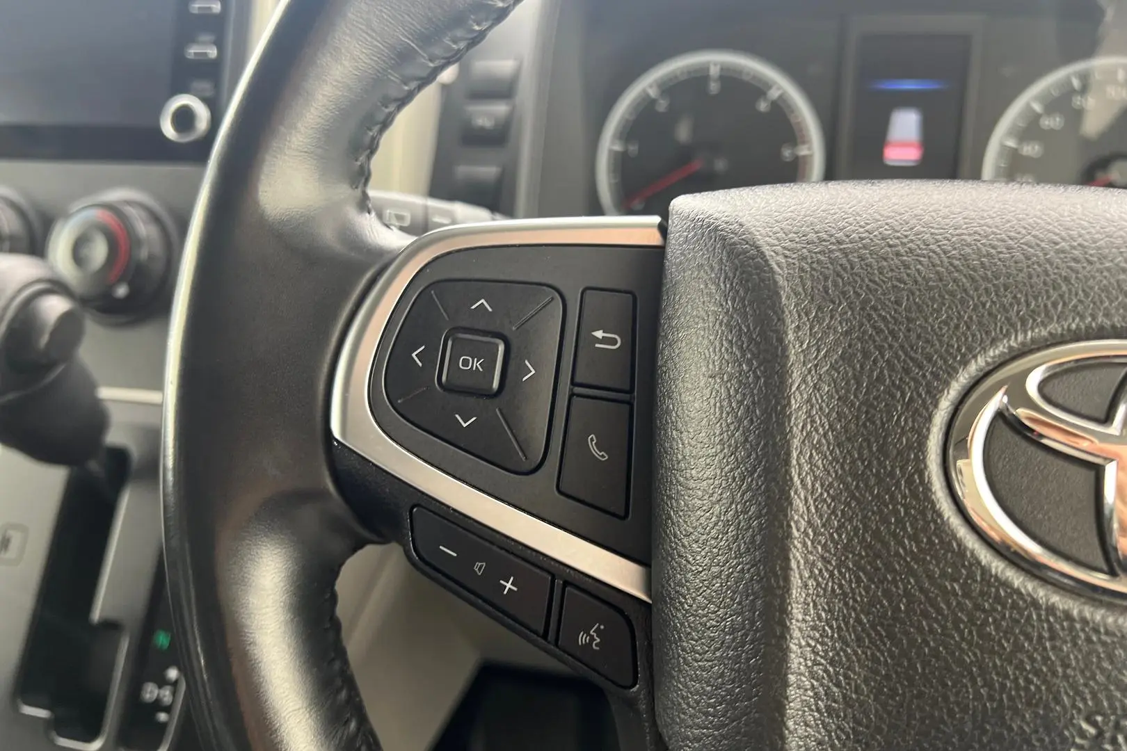 2022 Toyota Hiace Gallery Image 16