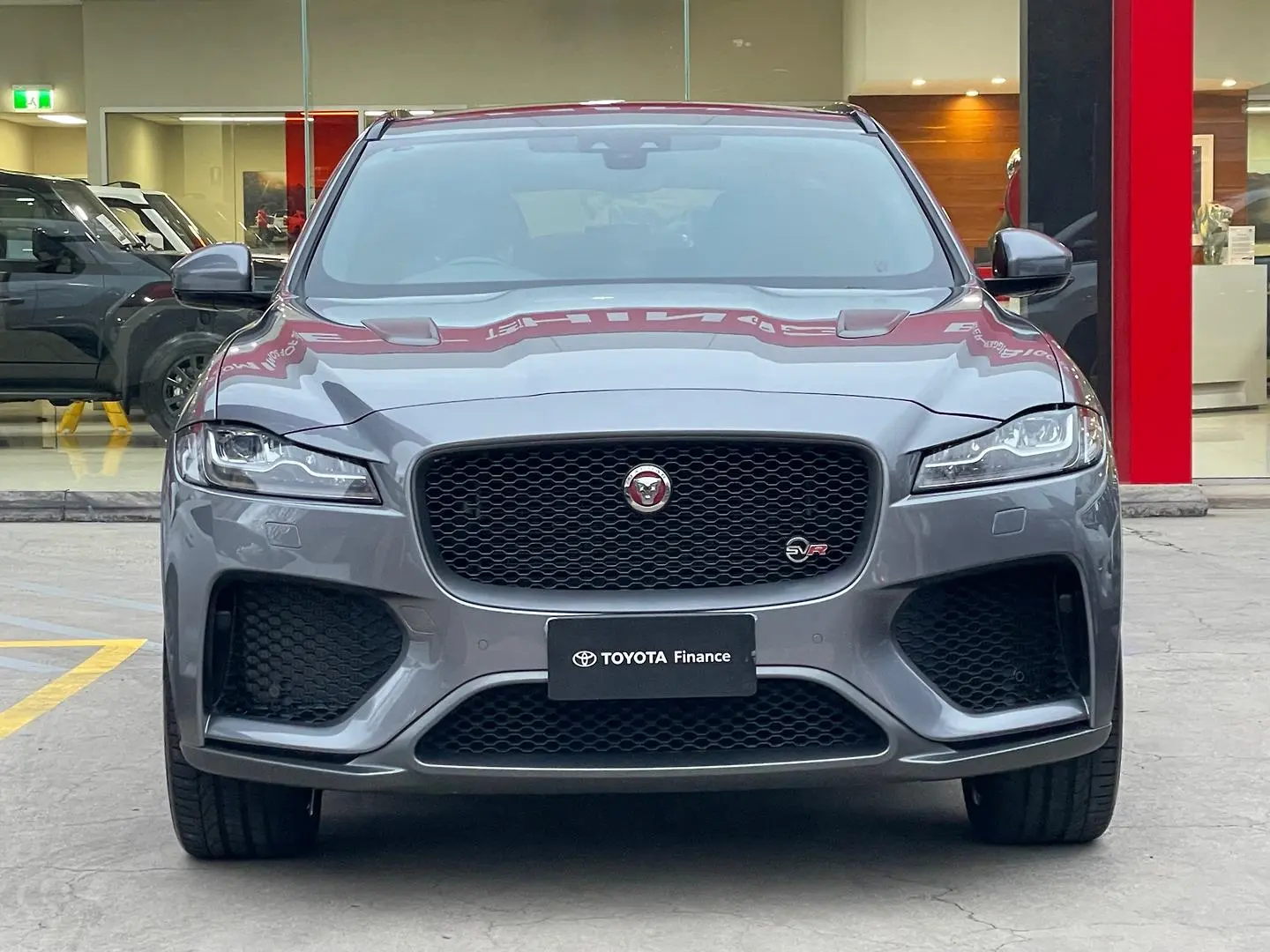 2020 Jaguar F-PACE Gallery Image 7