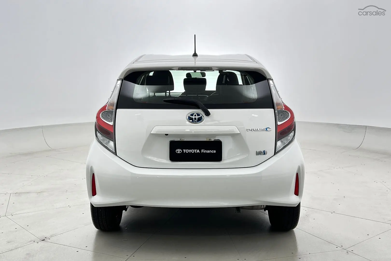 2020 Toyota Prius C Image 9