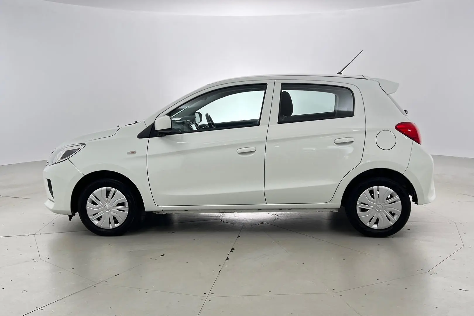 2020 Mitsubishi Mirage Gallery Image 7