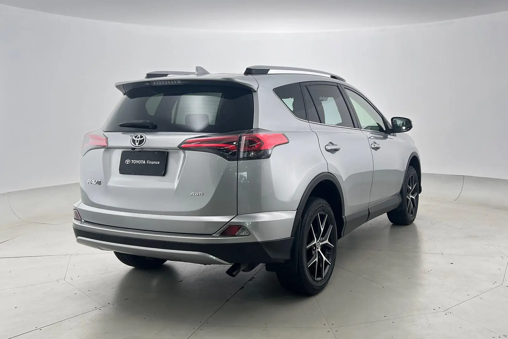 2018 Toyota Rav4 Gallery Image 3