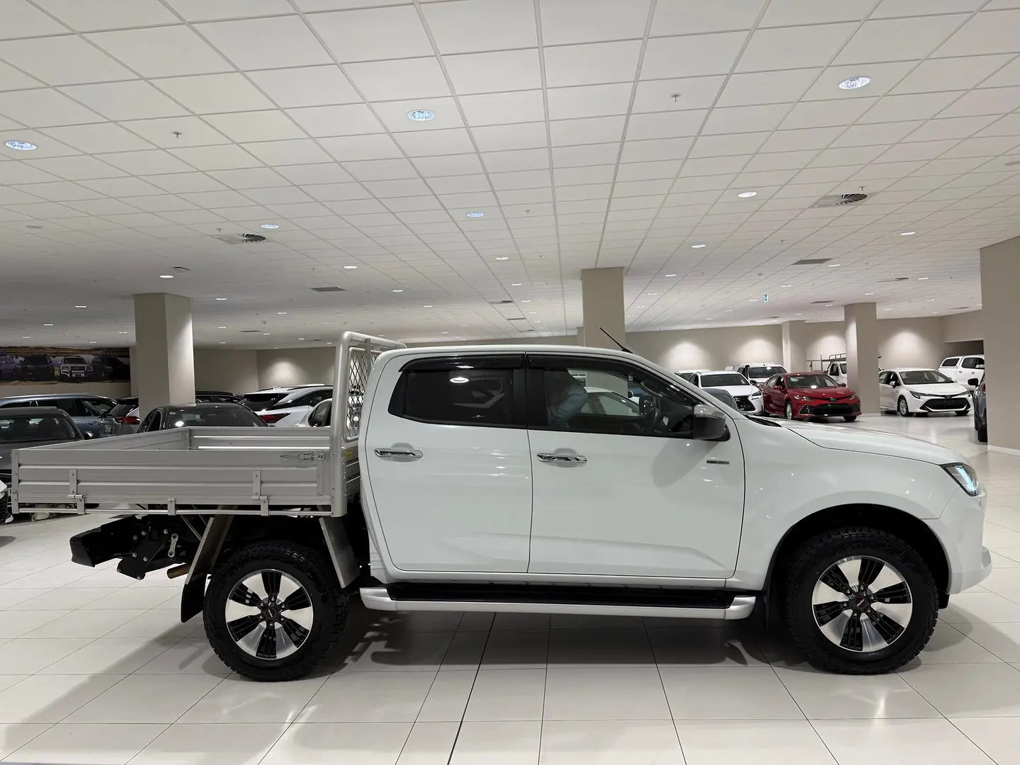 2022 Isuzu D-MAX Gallery Image 2