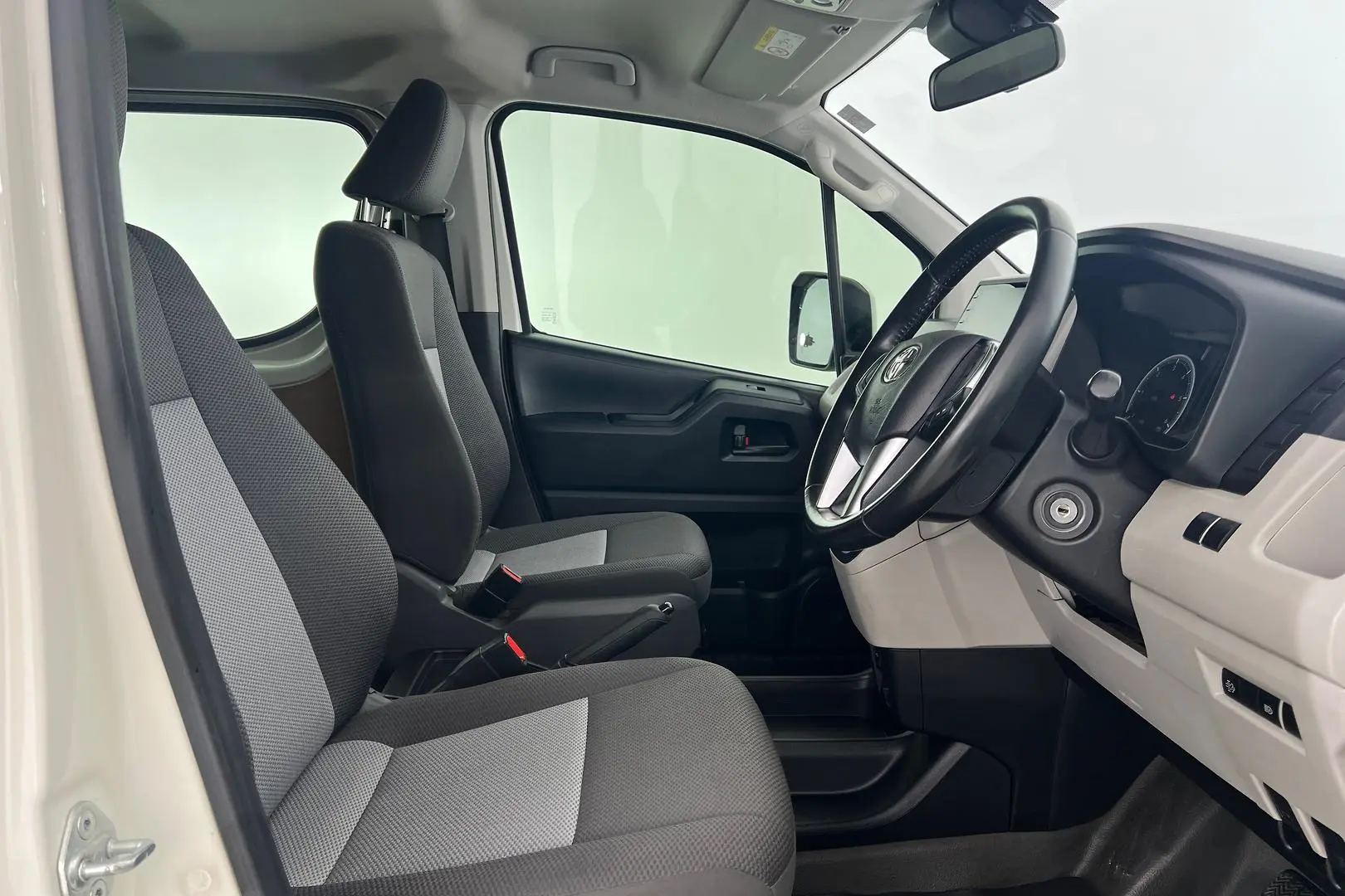 2020 Toyota Hiace Gallery Image 17