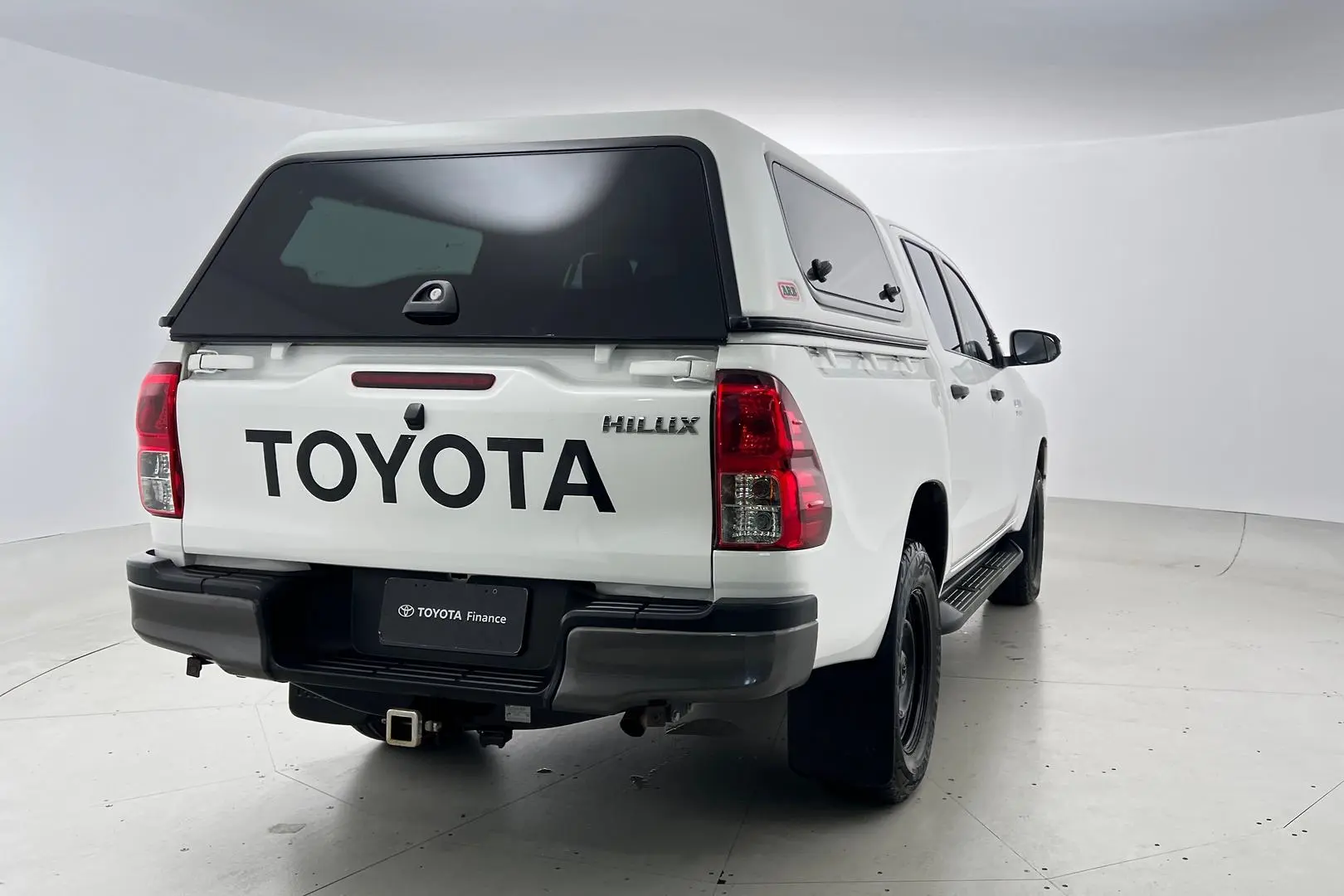2018 Toyota Hilux Gallery Image 4