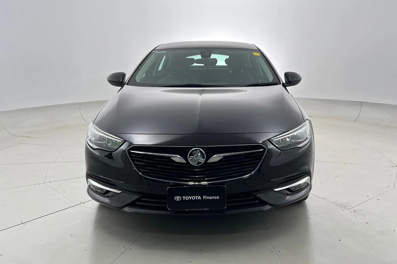 2019 Holden Calais Gallery Image 10