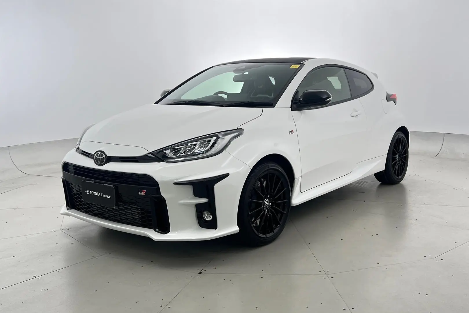 2021 Toyota Yaris Gallery Image 3