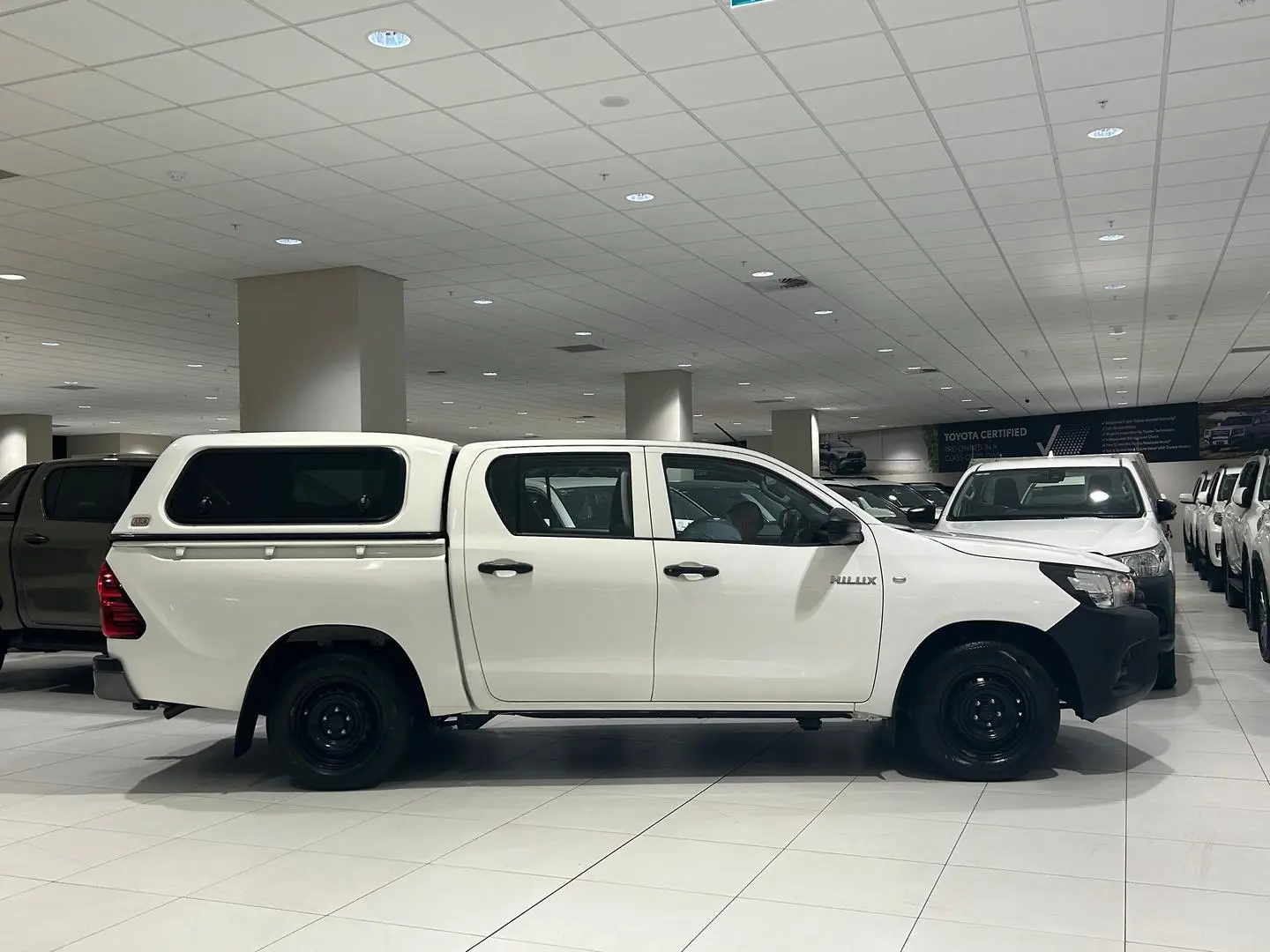 2021 Toyota Hilux Gallery Image 2