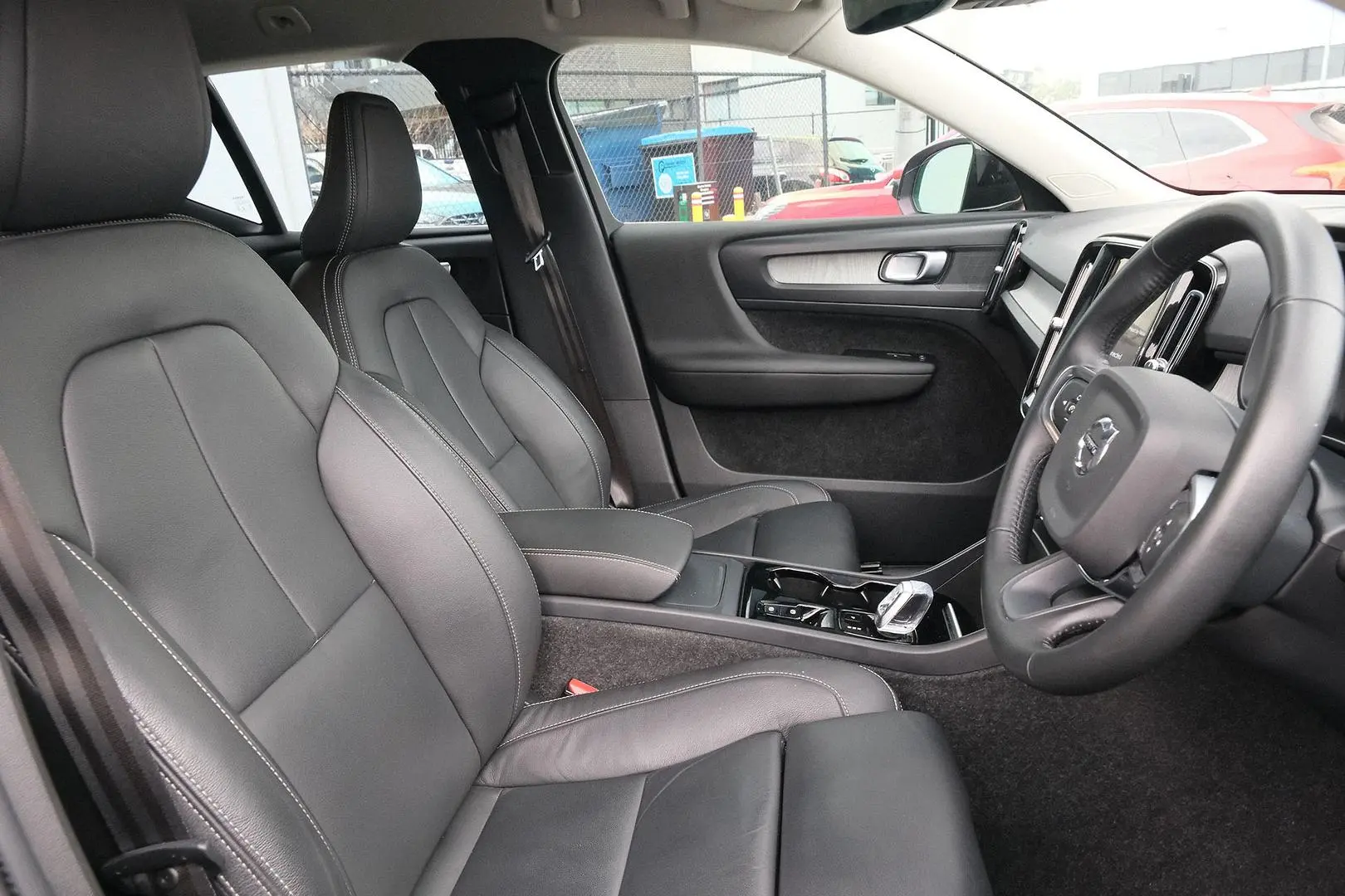 2021 Volvo XC40 Gallery Image 17
