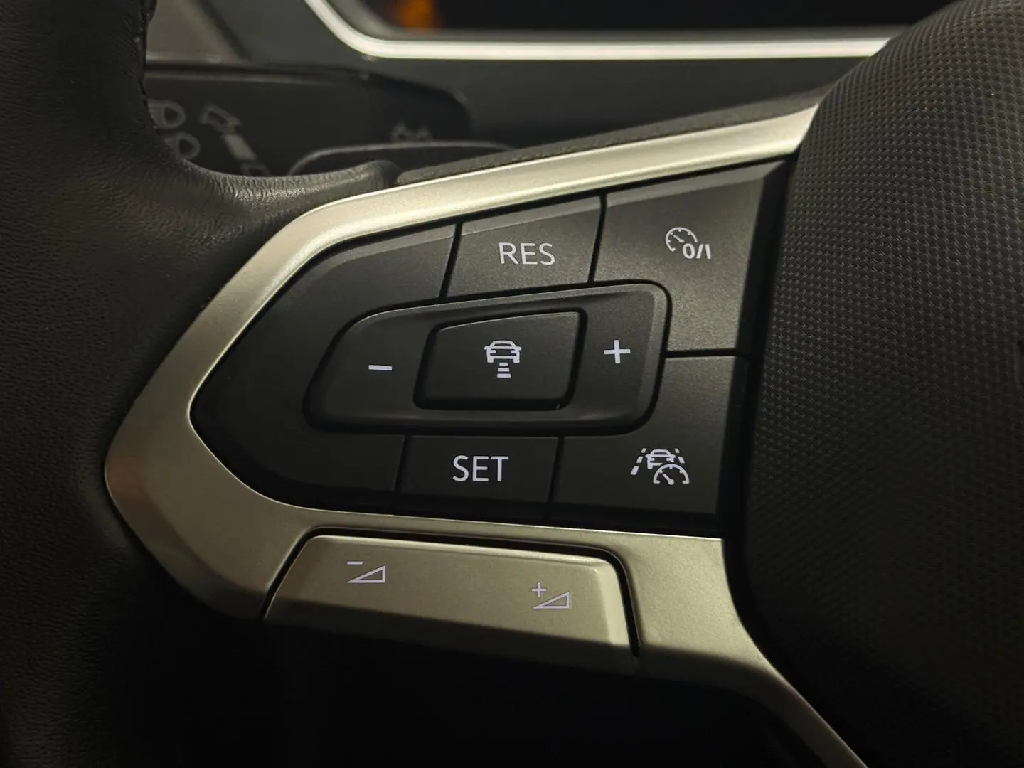2022 Volkswagen Tiguan Gallery Image 22