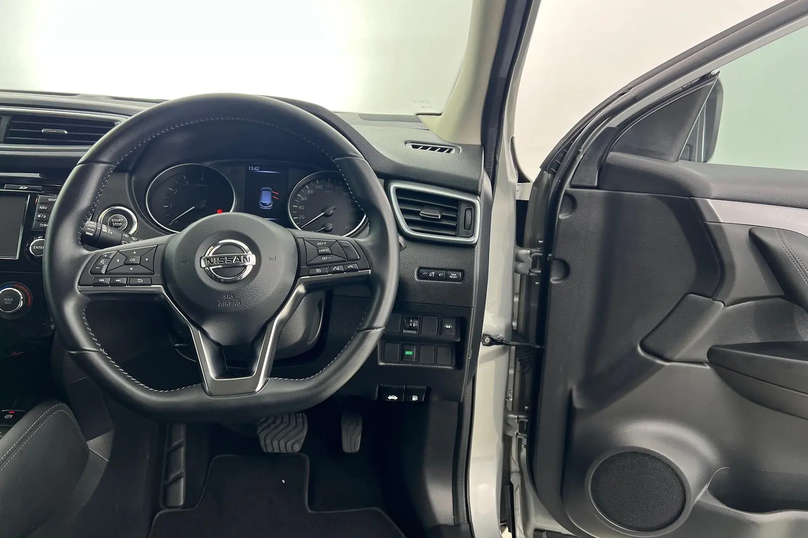 2019 Nissan QASHQAI Gallery Image 15