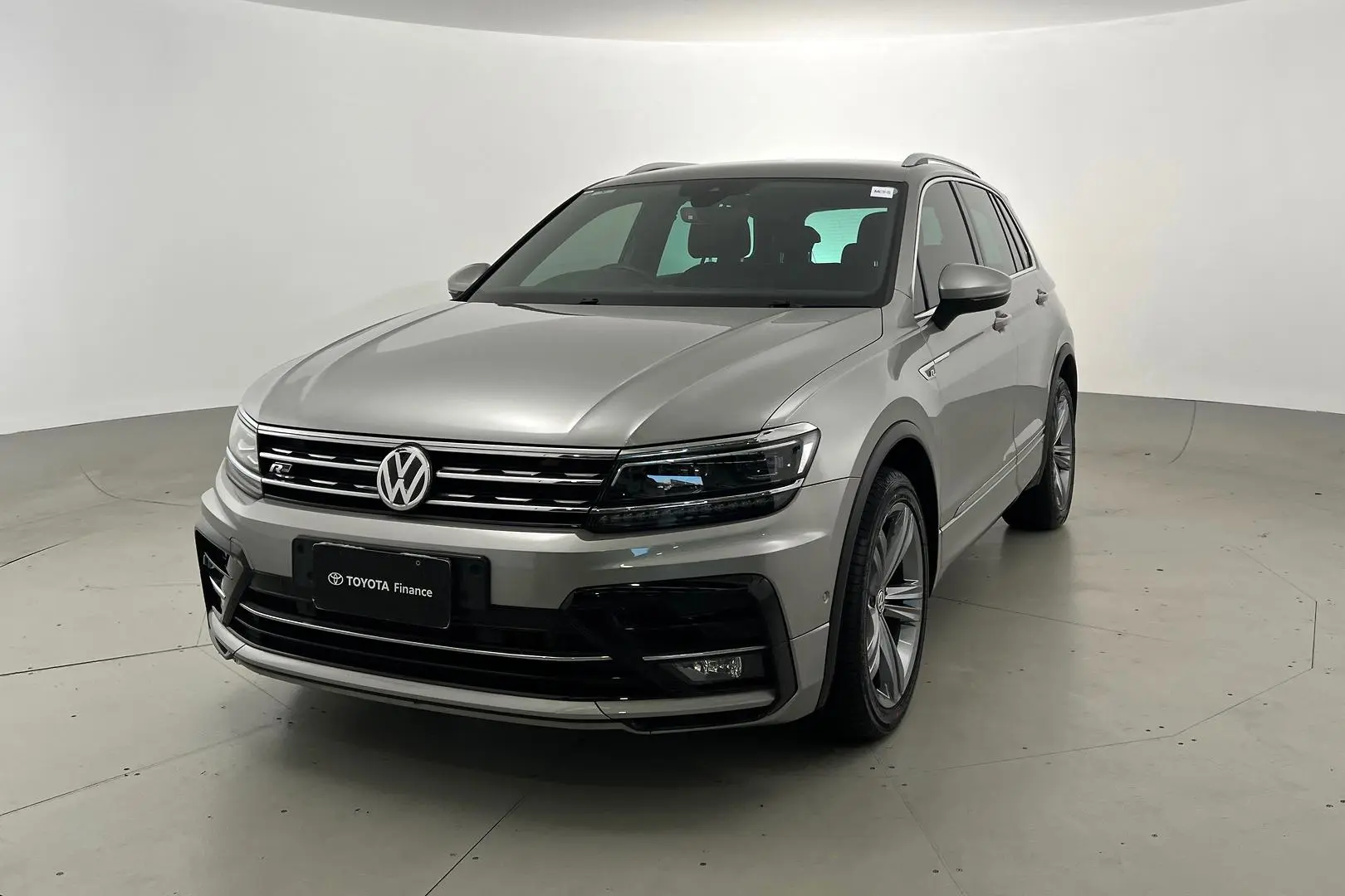 2019 Volkswagen Tiguan Gallery Image 2