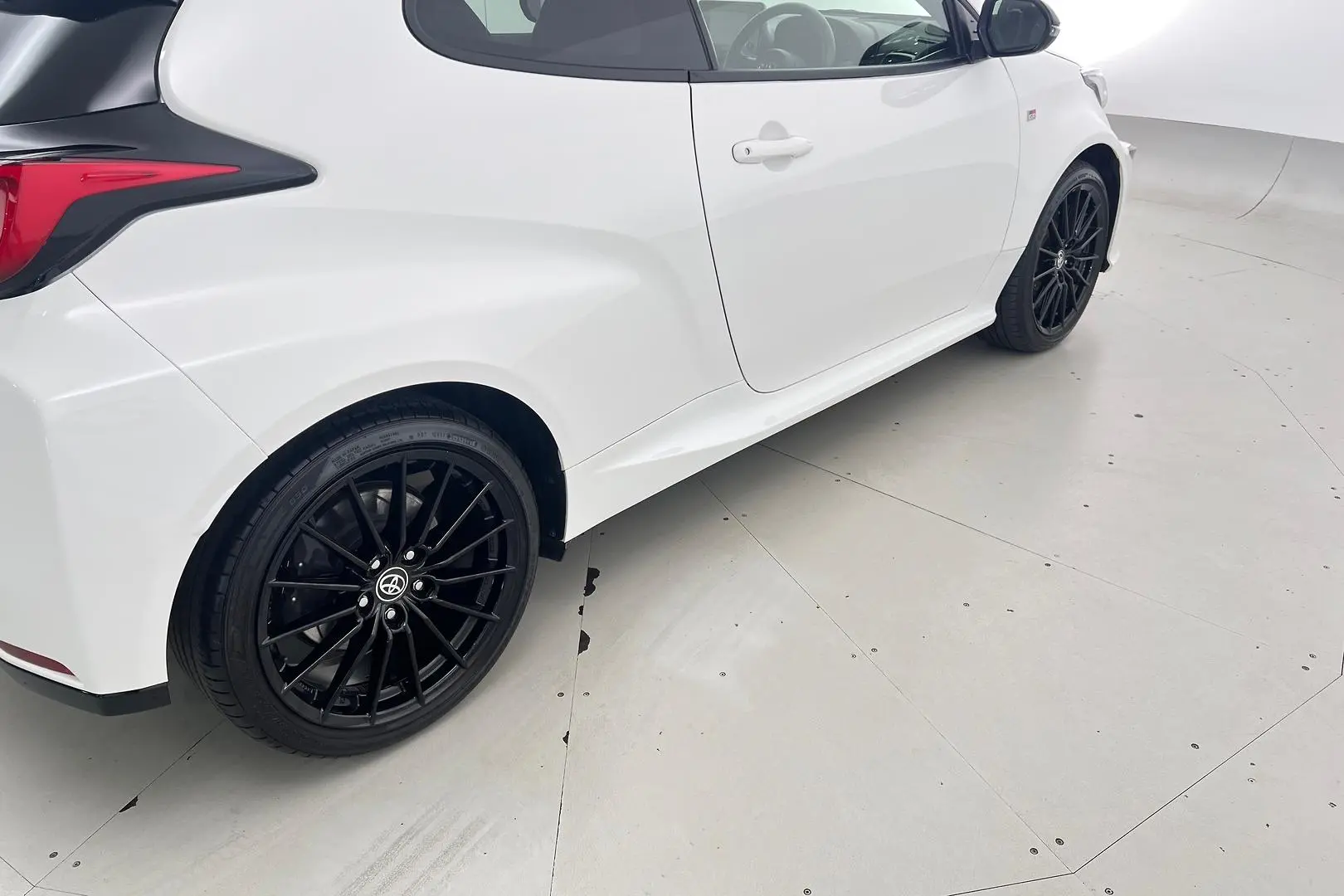 2021 Toyota Yaris Gallery Image 6
