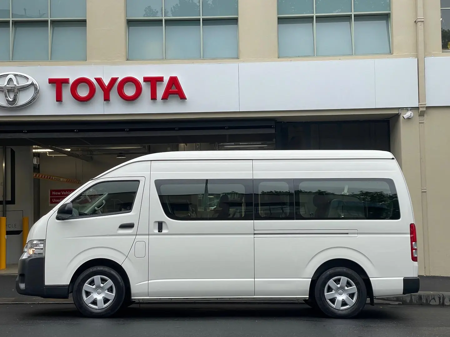 2017 Toyota Hiace Gallery Image 5