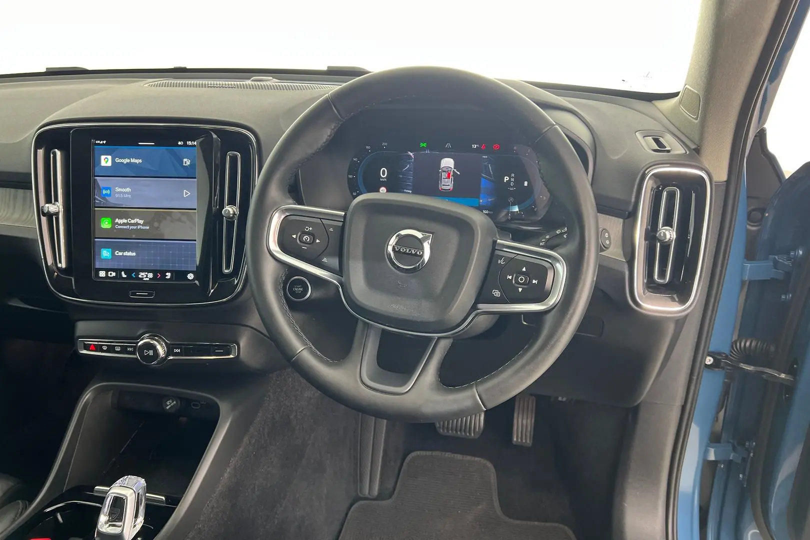 2022 Volvo XC40 Gallery Image 16