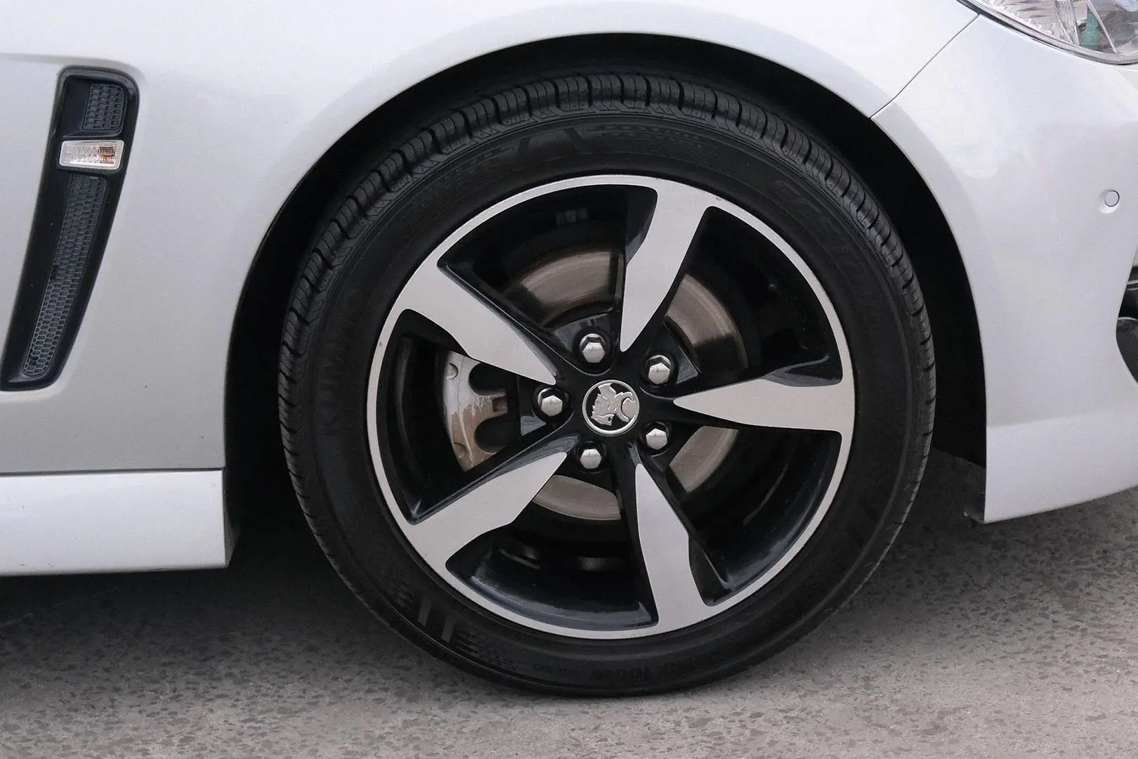 2016 Holden Commodore Gallery Image 6