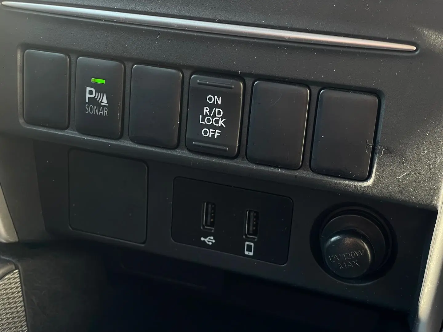 2022 Mitsubishi Triton Gallery Image 18