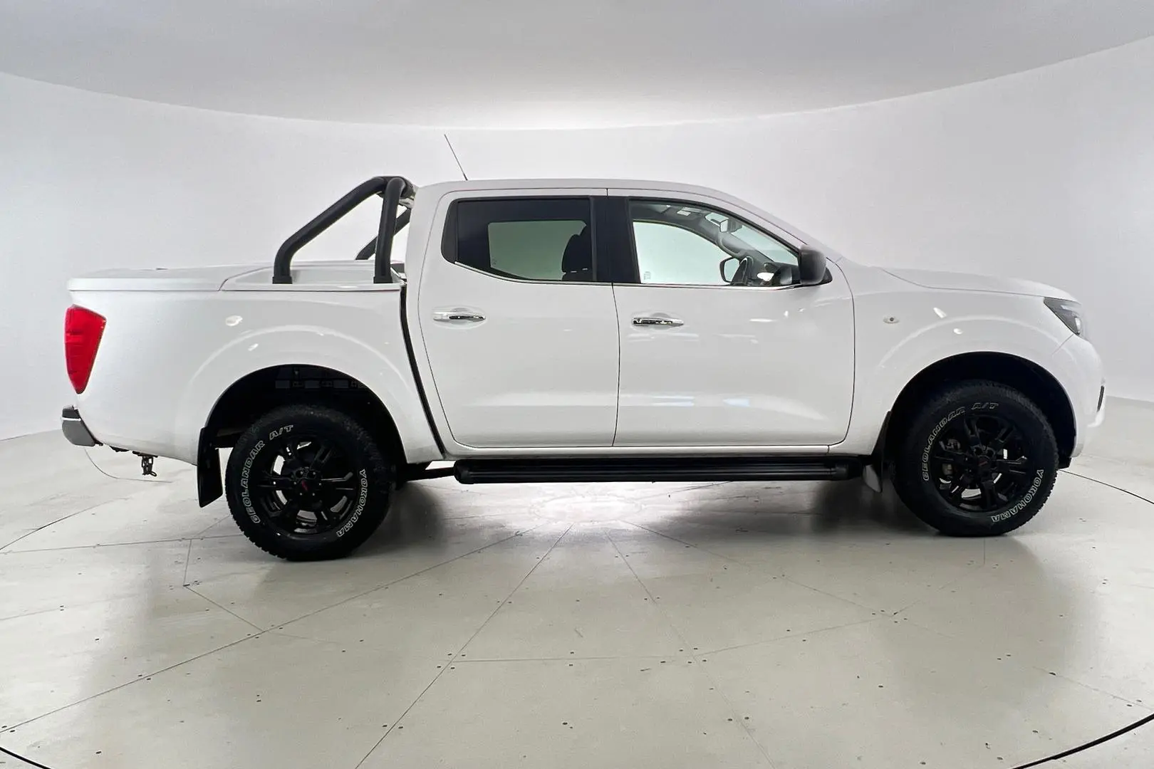 2020 Nissan Navara Gallery Image 5