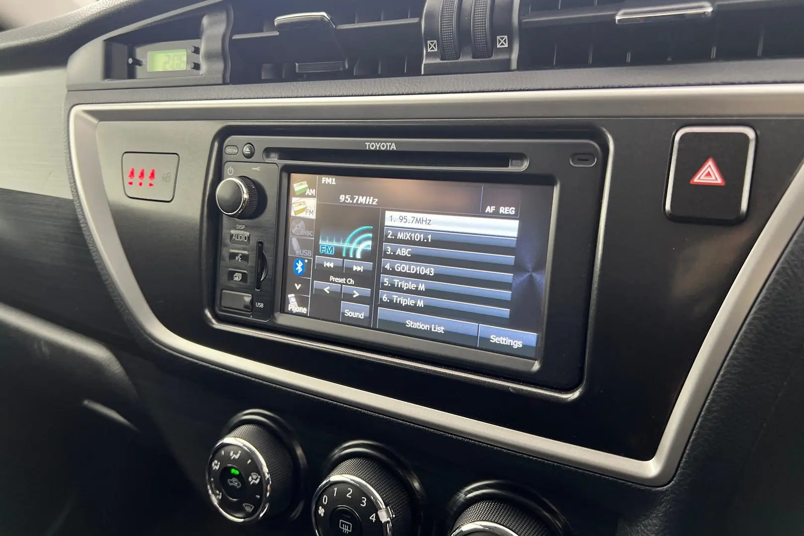 2014 Toyota Corolla Gallery Image 14