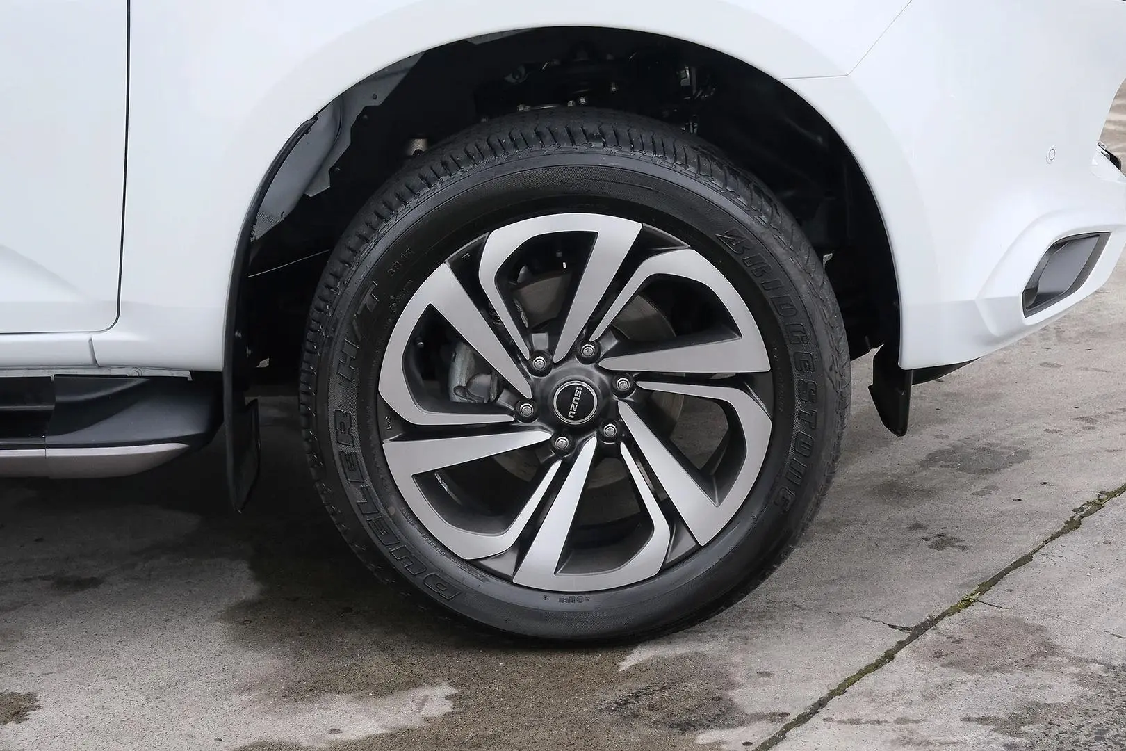 2021 Isuzu MU-X Gallery Image 6