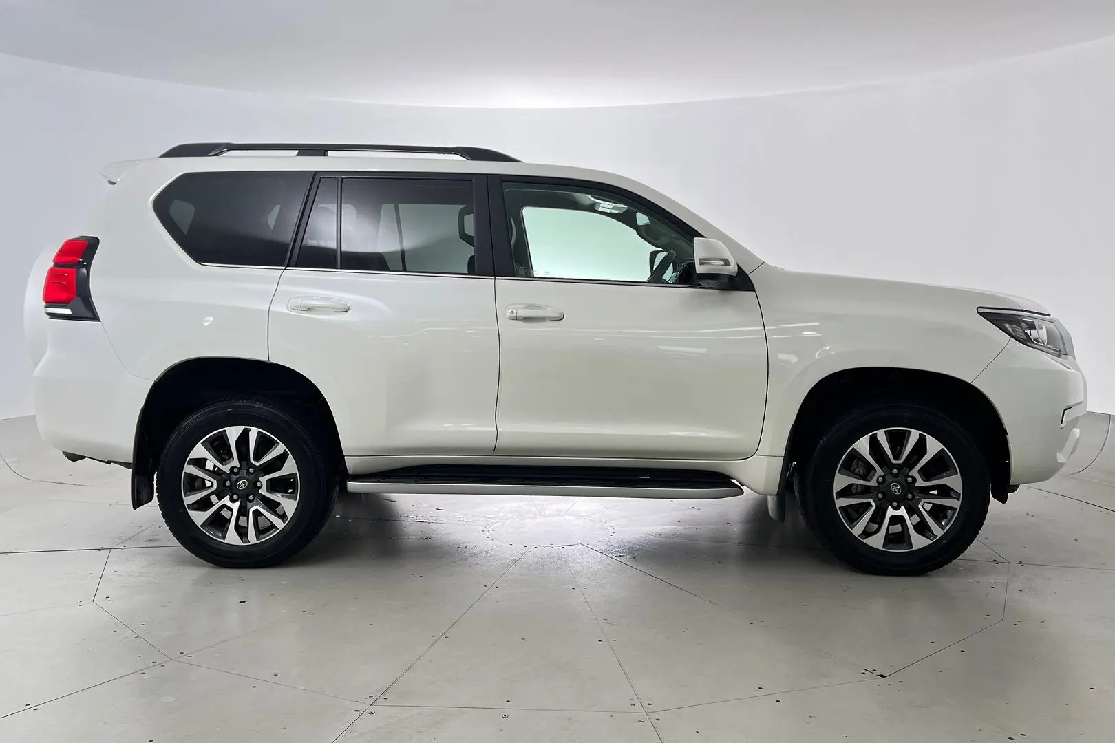 2022 Toyota Landcruiser Prado Gallery Image 5