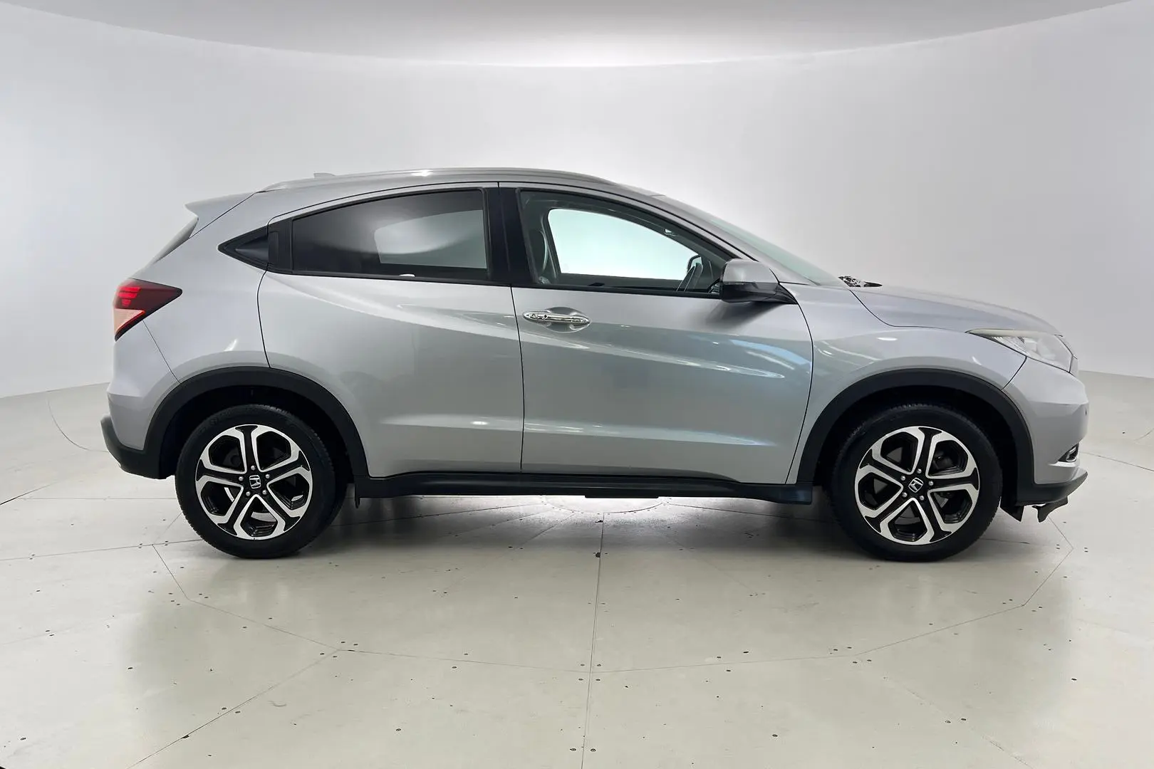 2016 Honda HR-V Gallery Image 3