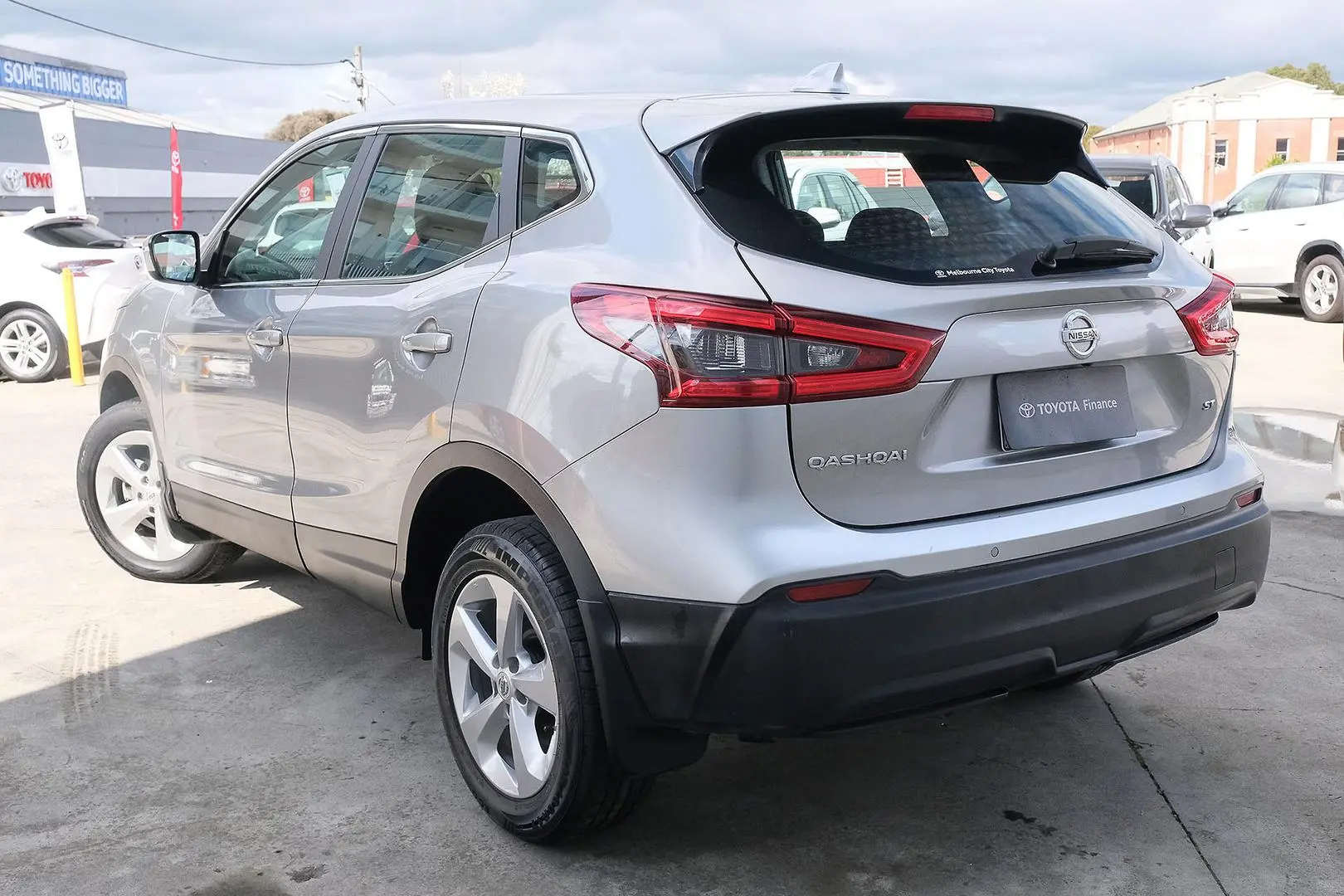 2020 Nissan QASHQAI Gallery Image 2