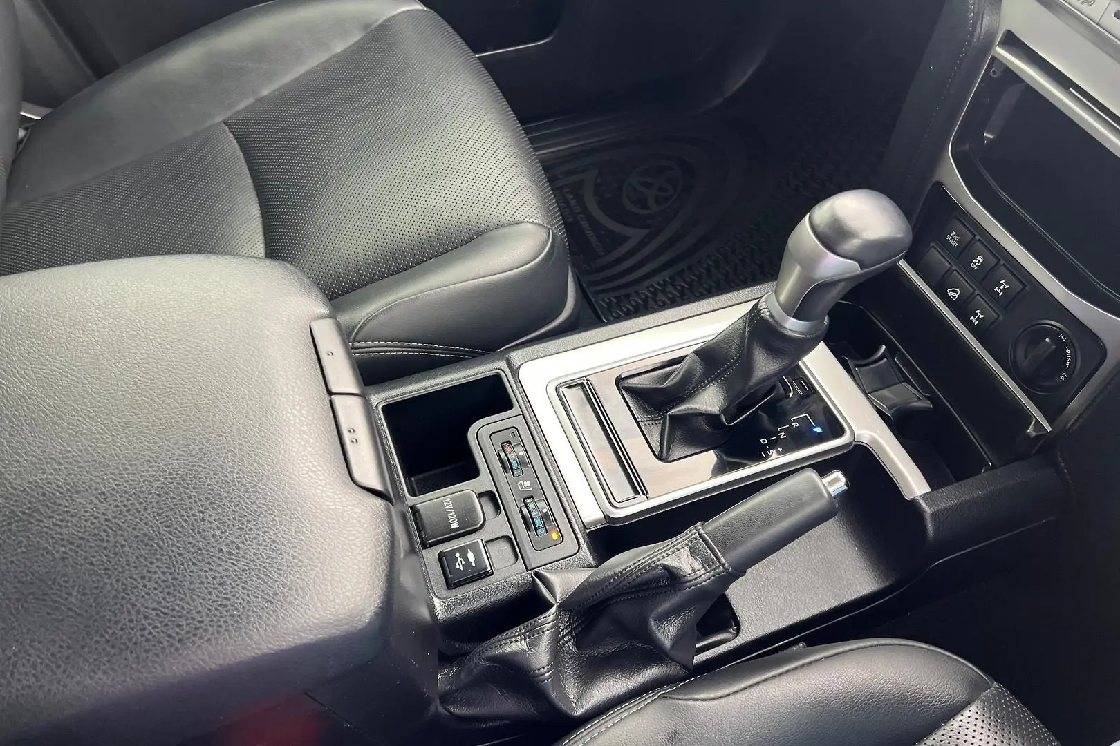 2019 Toyota Landcruiser Prado Gallery Image 13