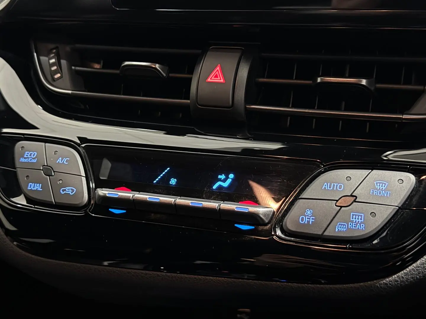 2021 Toyota C-HR Gallery Image 19