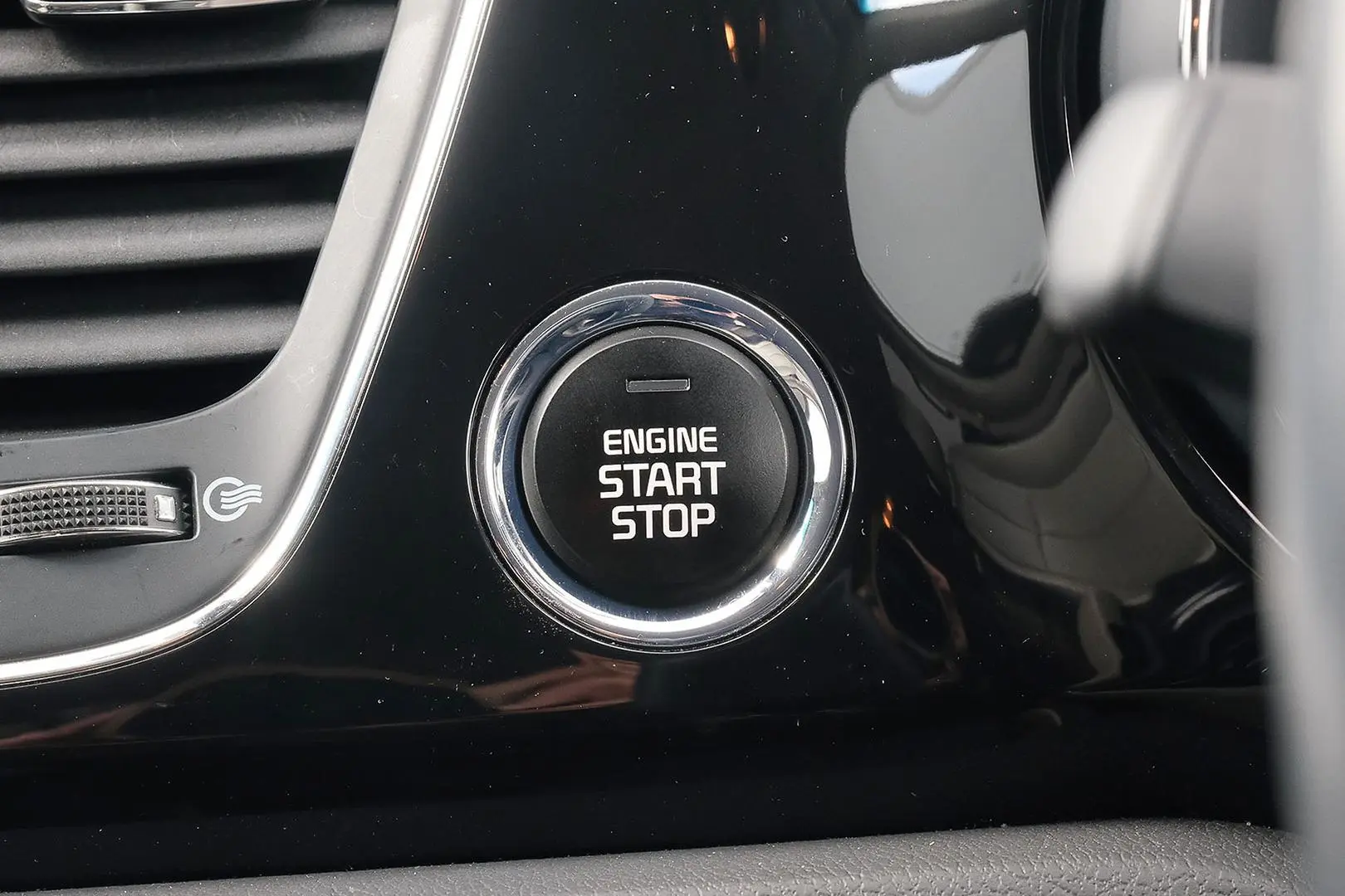 2017 Kia Carnival Gallery Image 17