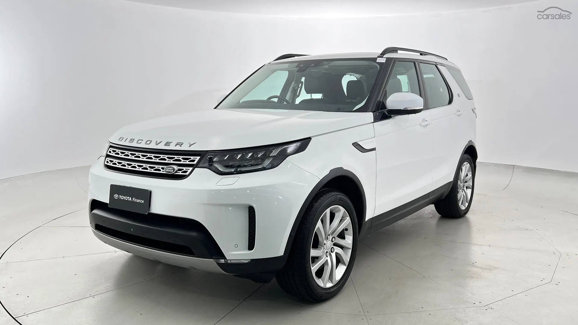 2018 Land Rover Discovery Image 9