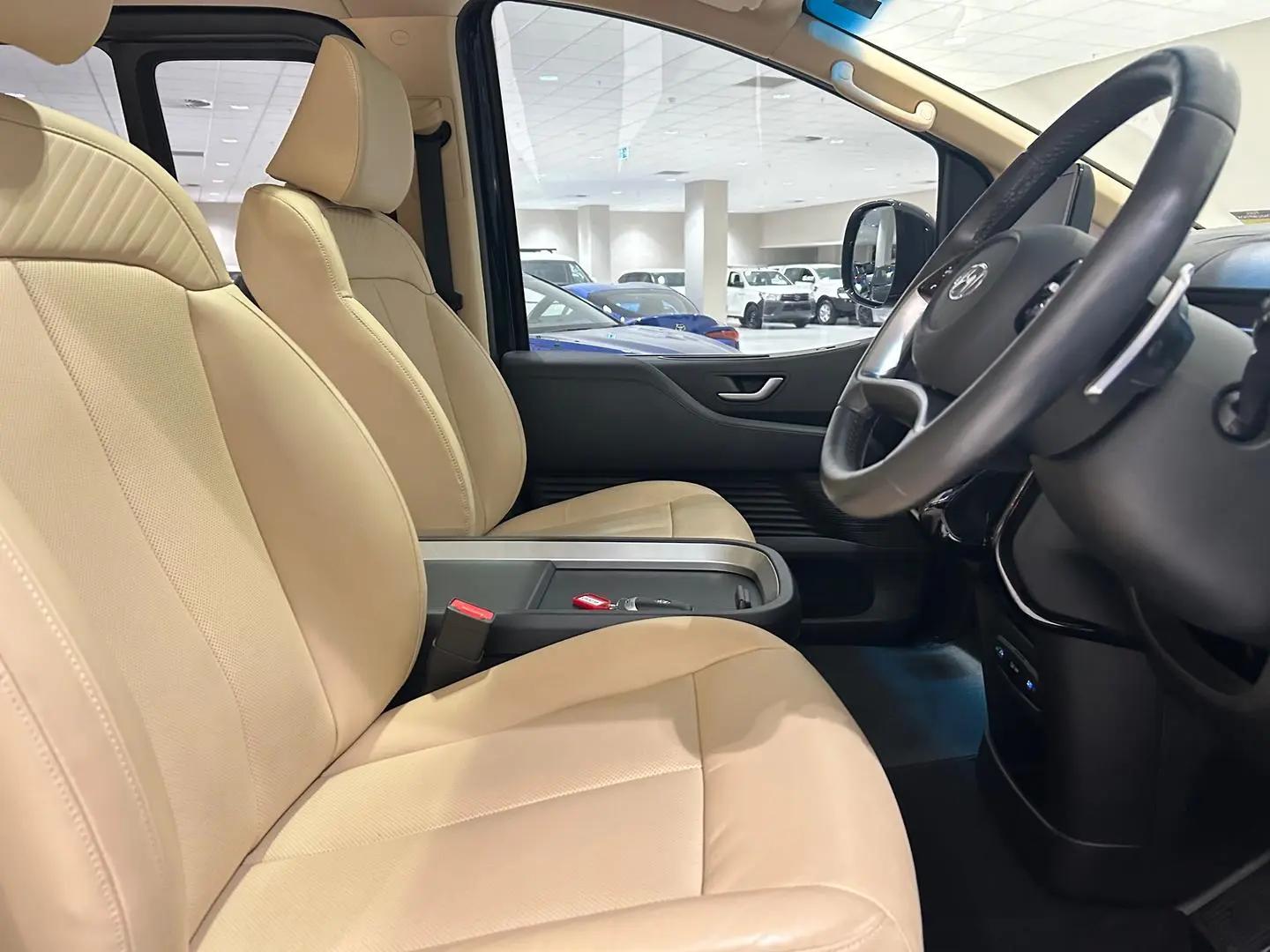 2021 Hyundai STARIA Gallery Image 12