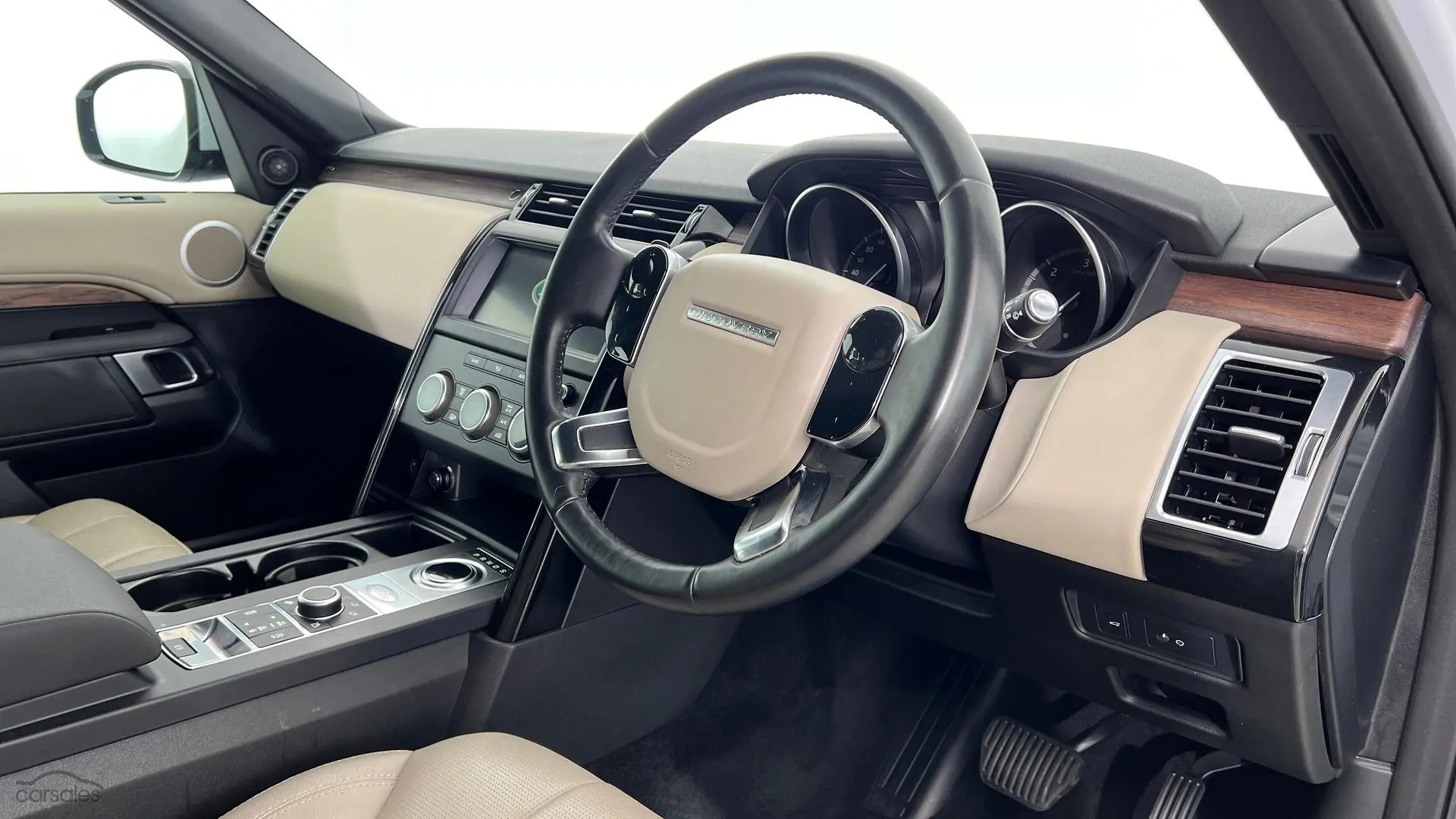 2019 Land Rover Discovery Image 2