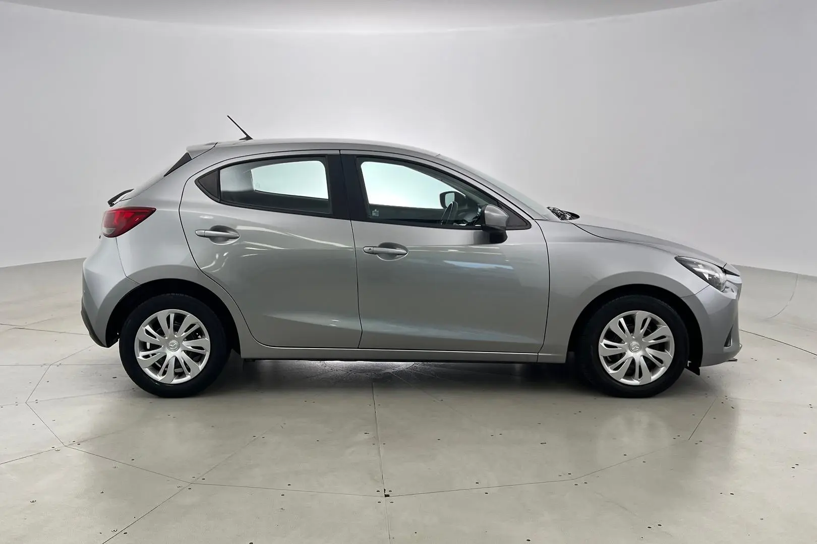 2017 Mazda 2 Gallery Image 3