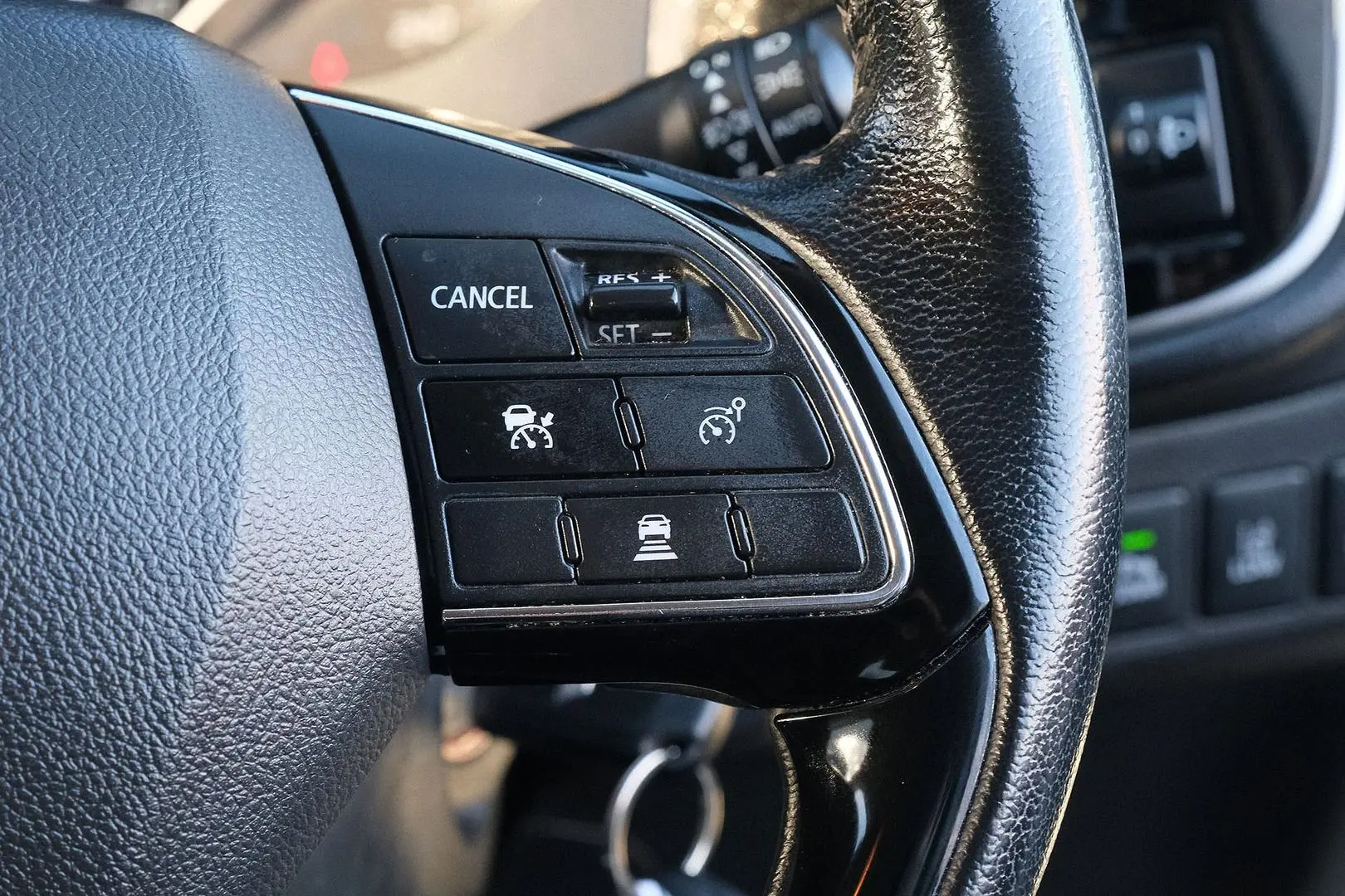 2021 Mitsubishi Outlander Gallery Image 15