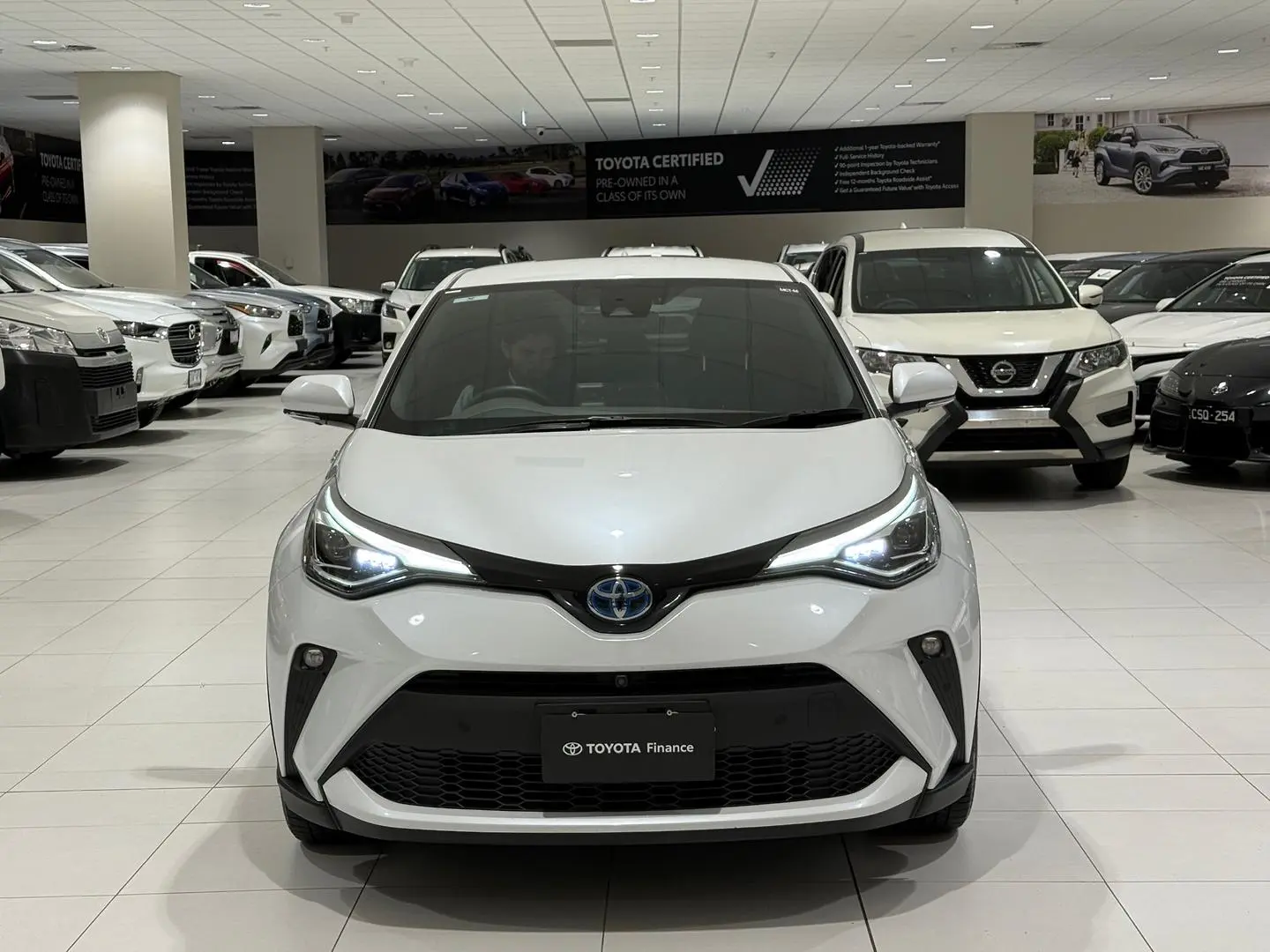 2022 Toyota C-HR Gallery Image 4