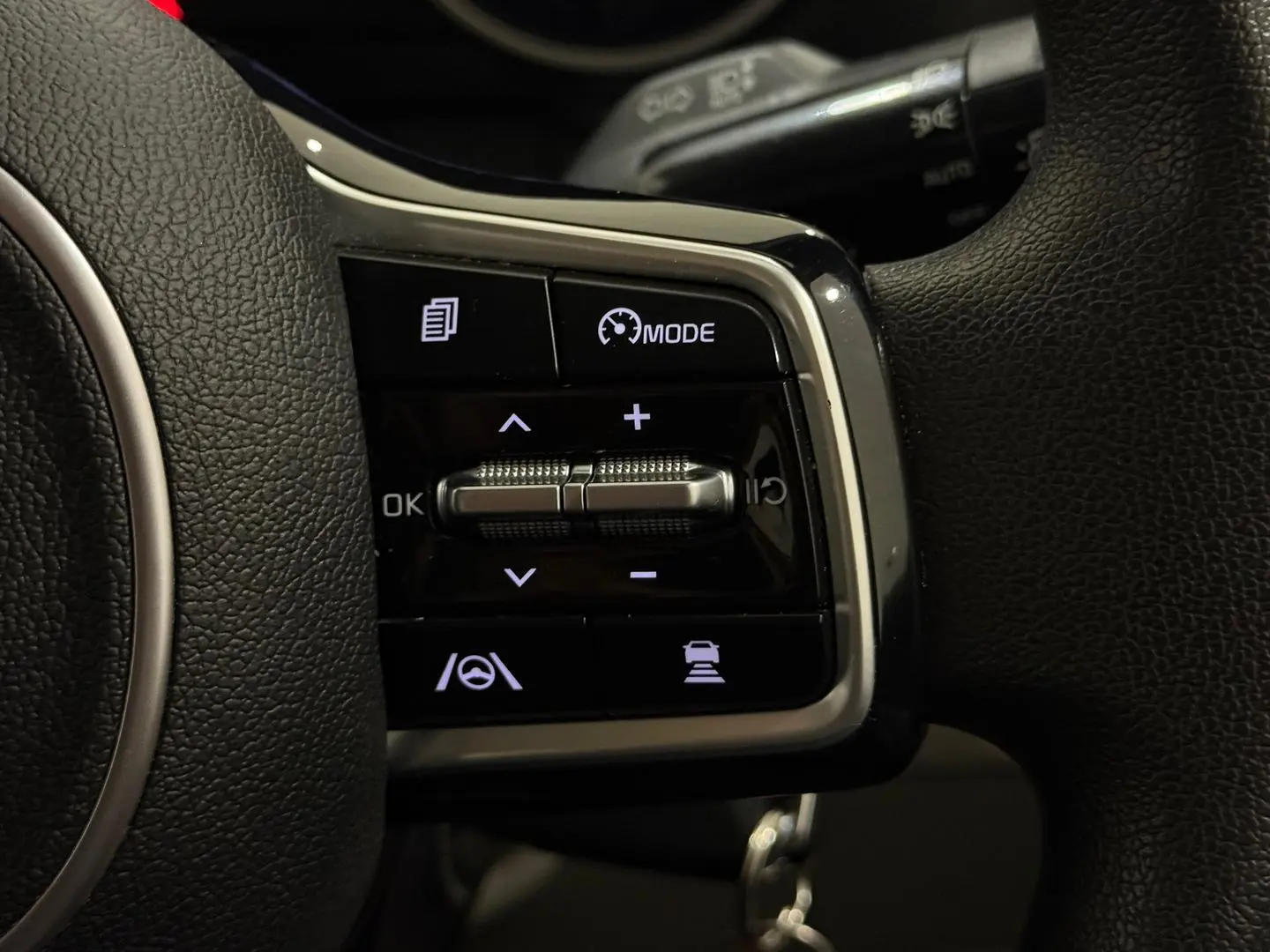 2021 Kia Carnival Gallery Image 24